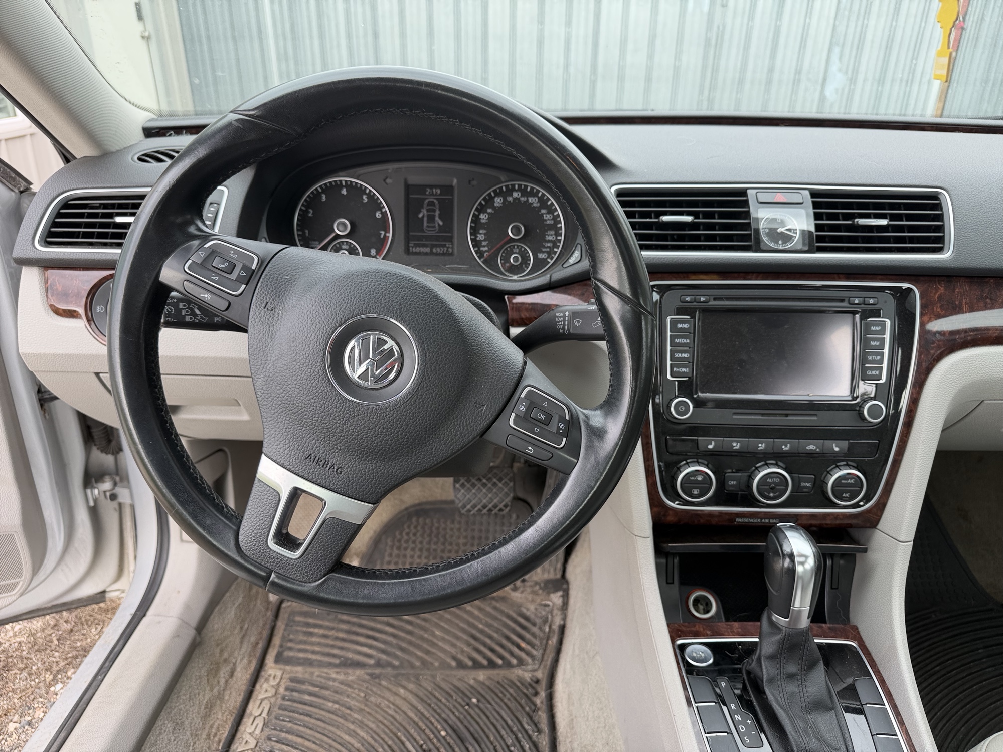 2013 volkswagen passat 2.5l-sel with 160900 miles for sale near Elk River, Minnesota 106607_33_dash_from_driver.jpg