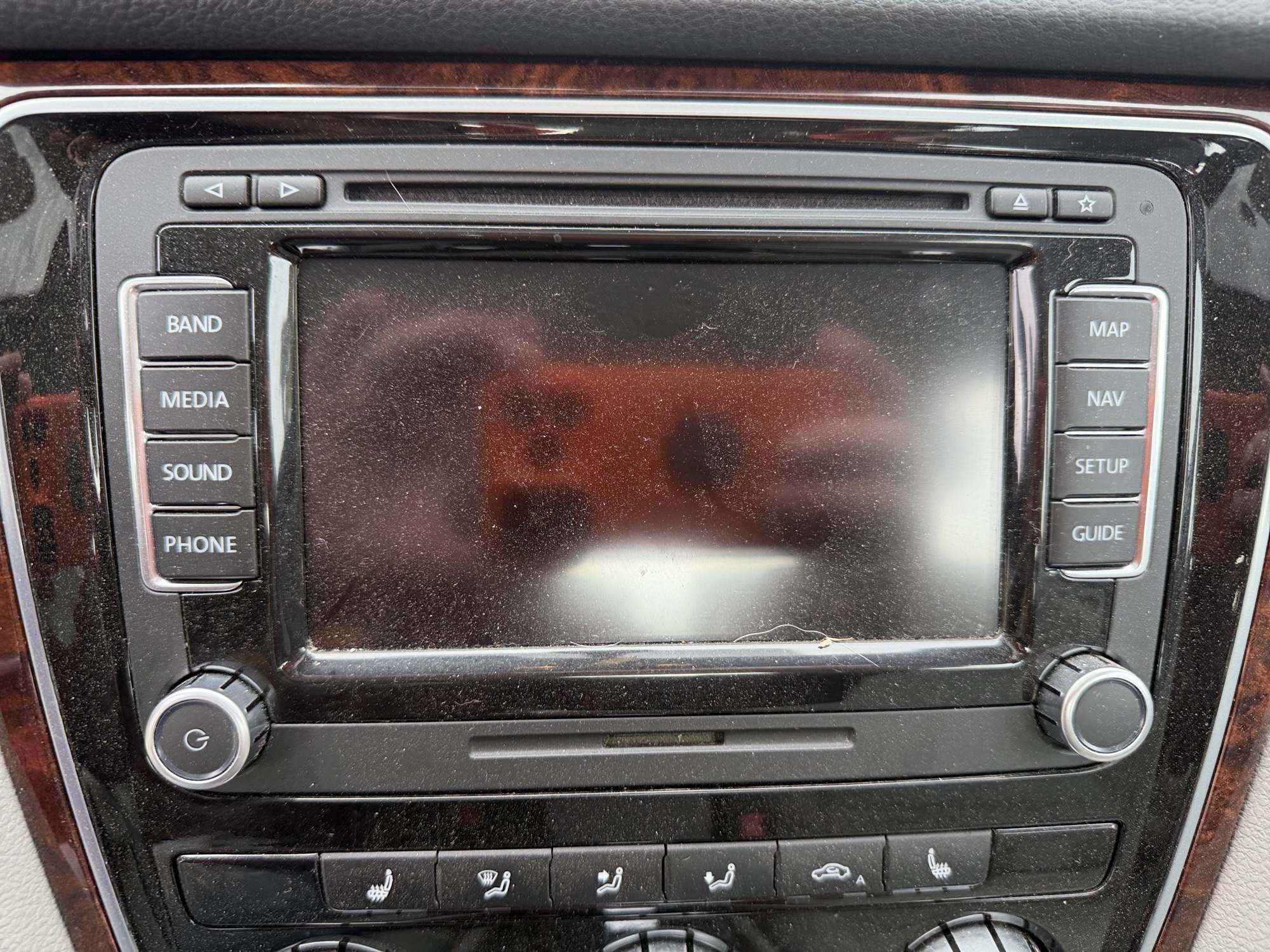 2013 volkswagen passat 2.5l-sel with 160900 miles for sale near Elk River, Minnesota 106607_39_radio_closeup.jpg
