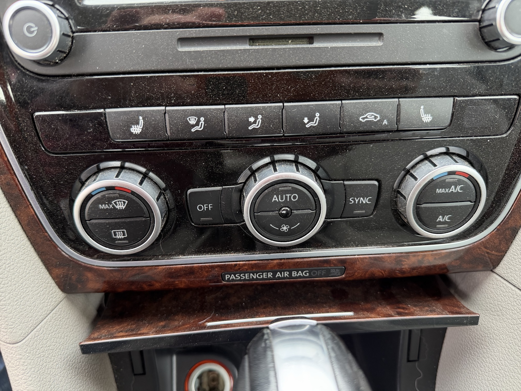 2013 volkswagen passat 2.5l-sel with 160900 miles for sale near Elk River, Minnesota 106607_40_climate_control.jpg