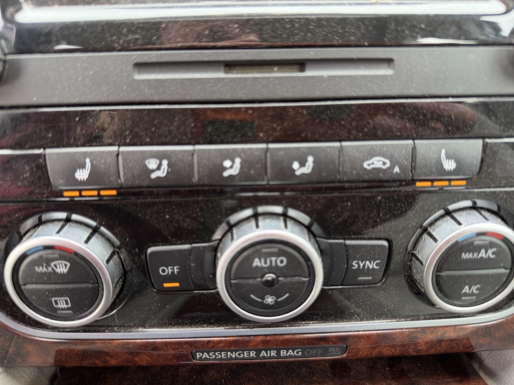 2013 volkswagen passat 2.5l-sel with 160900 miles for sale near Elk River, Minnesota 106607_42_heated_seat_switches.jpg