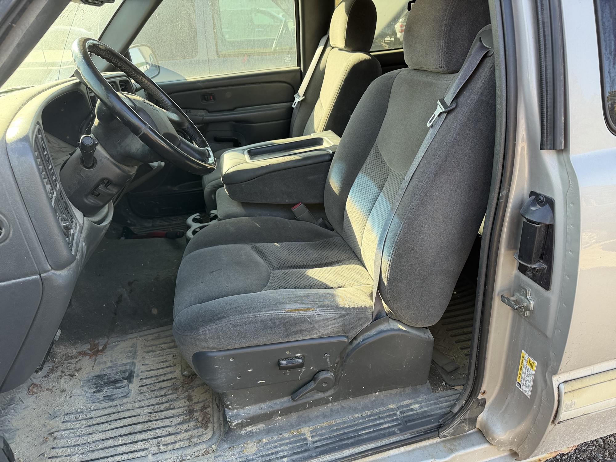 2007 chevrolet silverado-classic-1500 ls-ext.-cab-4wd for sale near Elk River, Minnesota 106608_22_driver_seat.jpg