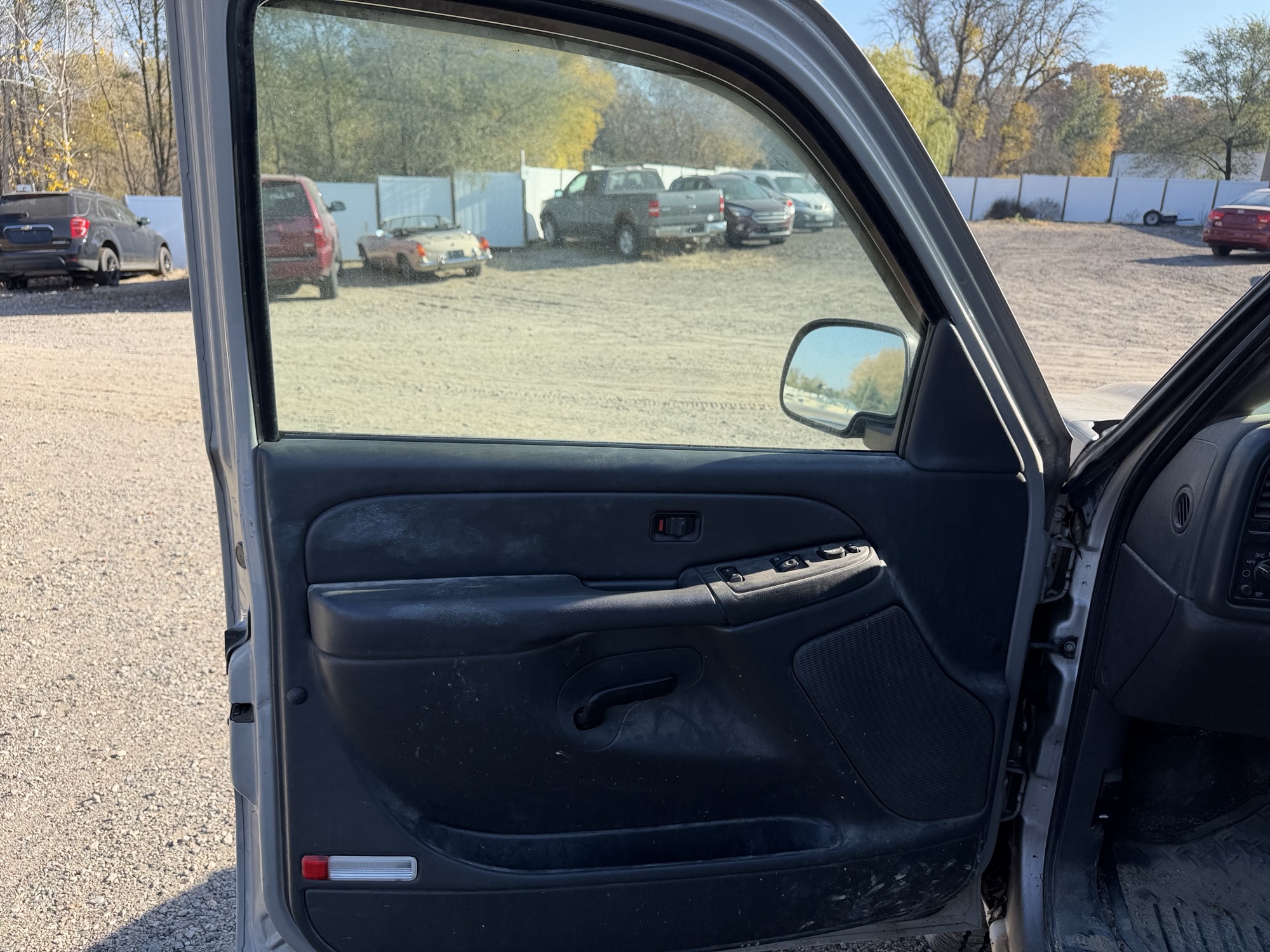 2007 chevrolet silverado-classic-1500 ls-ext.-cab-4wd for sale near Elk River, Minnesota 106608_23_driver_door_panel.jpg