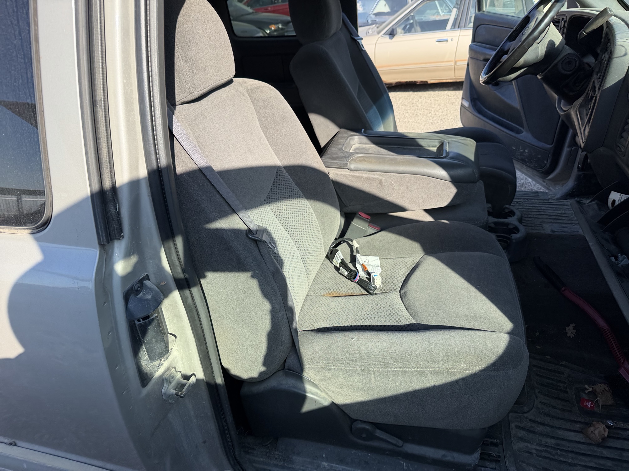 2007 chevrolet silverado-classic-1500 ls-ext.-cab-4wd for sale near Elk River, Minnesota 106608_31_passenger_seat.jpg