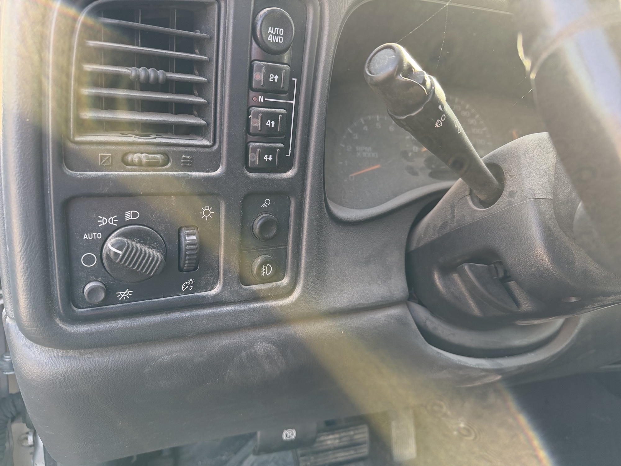 2007 chevrolet silverado-classic-1500 ls-ext.-cab-4wd for sale near Elk River, Minnesota 106608_37_left_of_steering_wheel.jpg