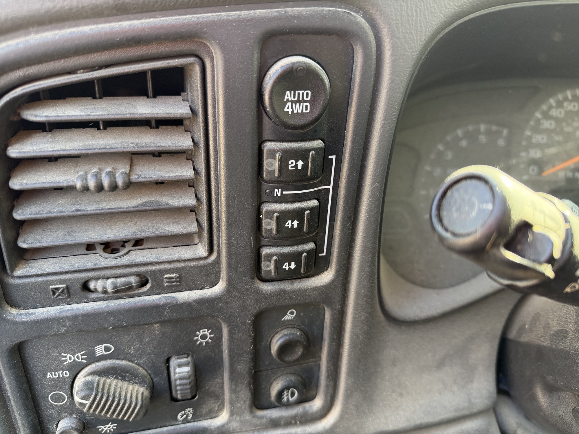 2007 chevrolet silverado-classic-1500 ls-ext.-cab-4wd for sale near Elk River, Minnesota 106608_38_4x4_switch.jpg