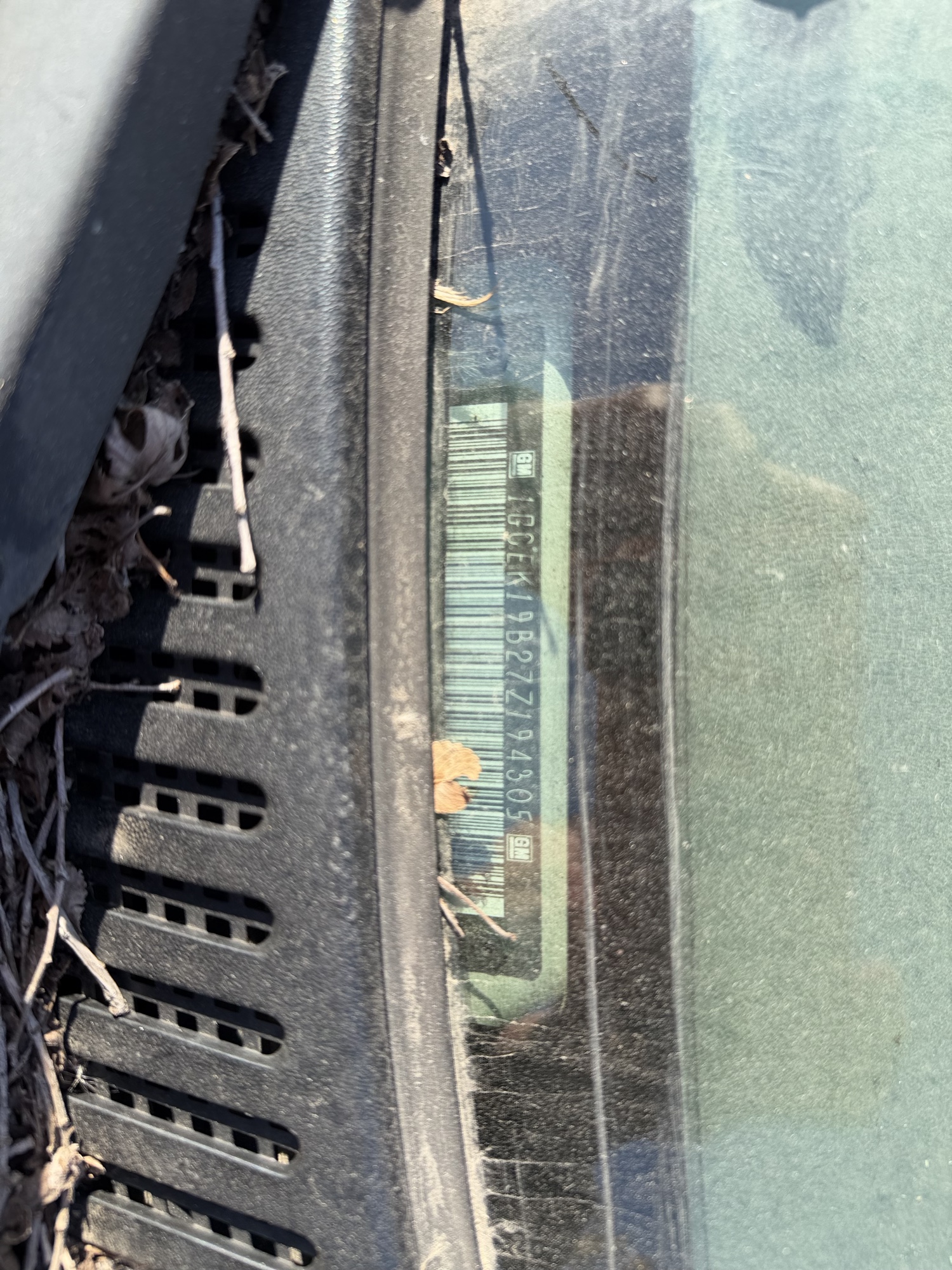 2007 chevrolet silverado-classic-1500 ls-ext.-cab-4wd for sale near Elk River, Minnesota 106608_48_windshield_vin_plate.jpg