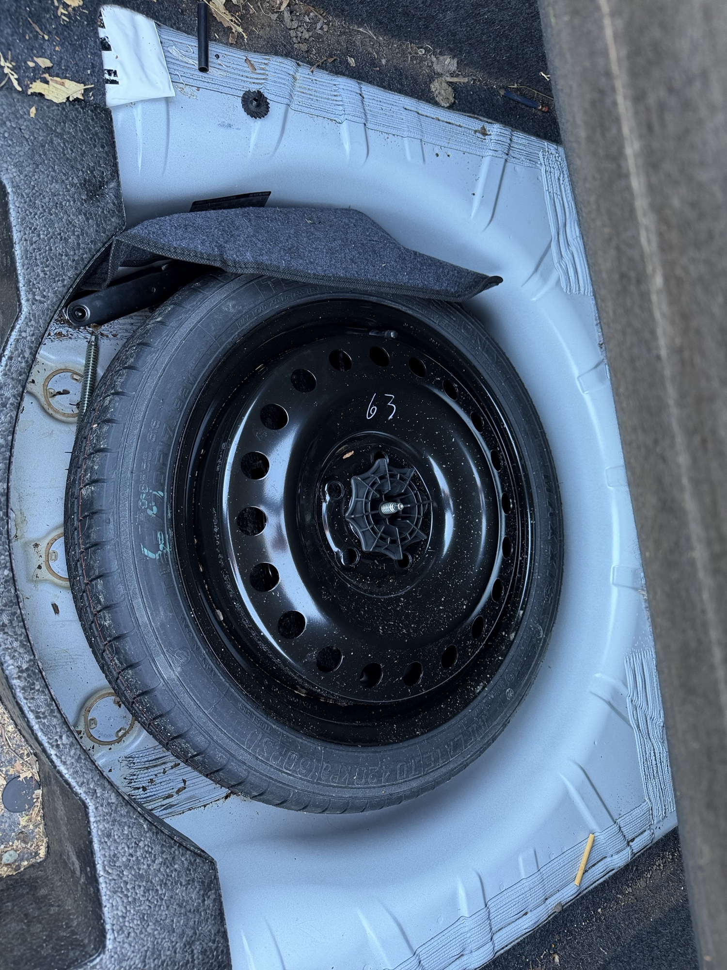 2014 chevrolet impala 1lt with 148521 miles for sale near Elk River, Minnesota 106609_27_spare_tire.jpg