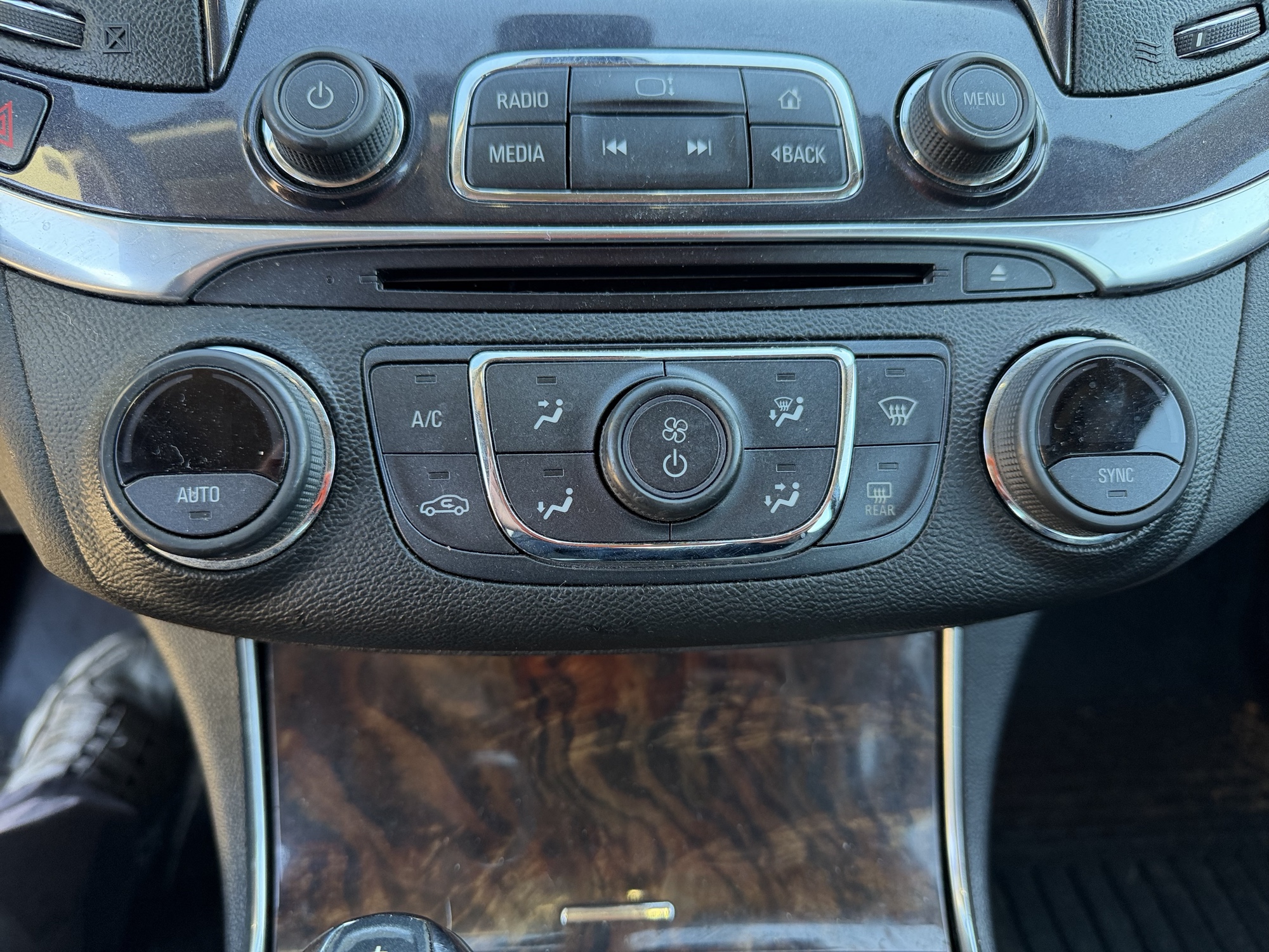 2014 chevrolet impala 1lt with 148521 miles for sale near Elk River, Minnesota 106609_40_climate_control.jpg