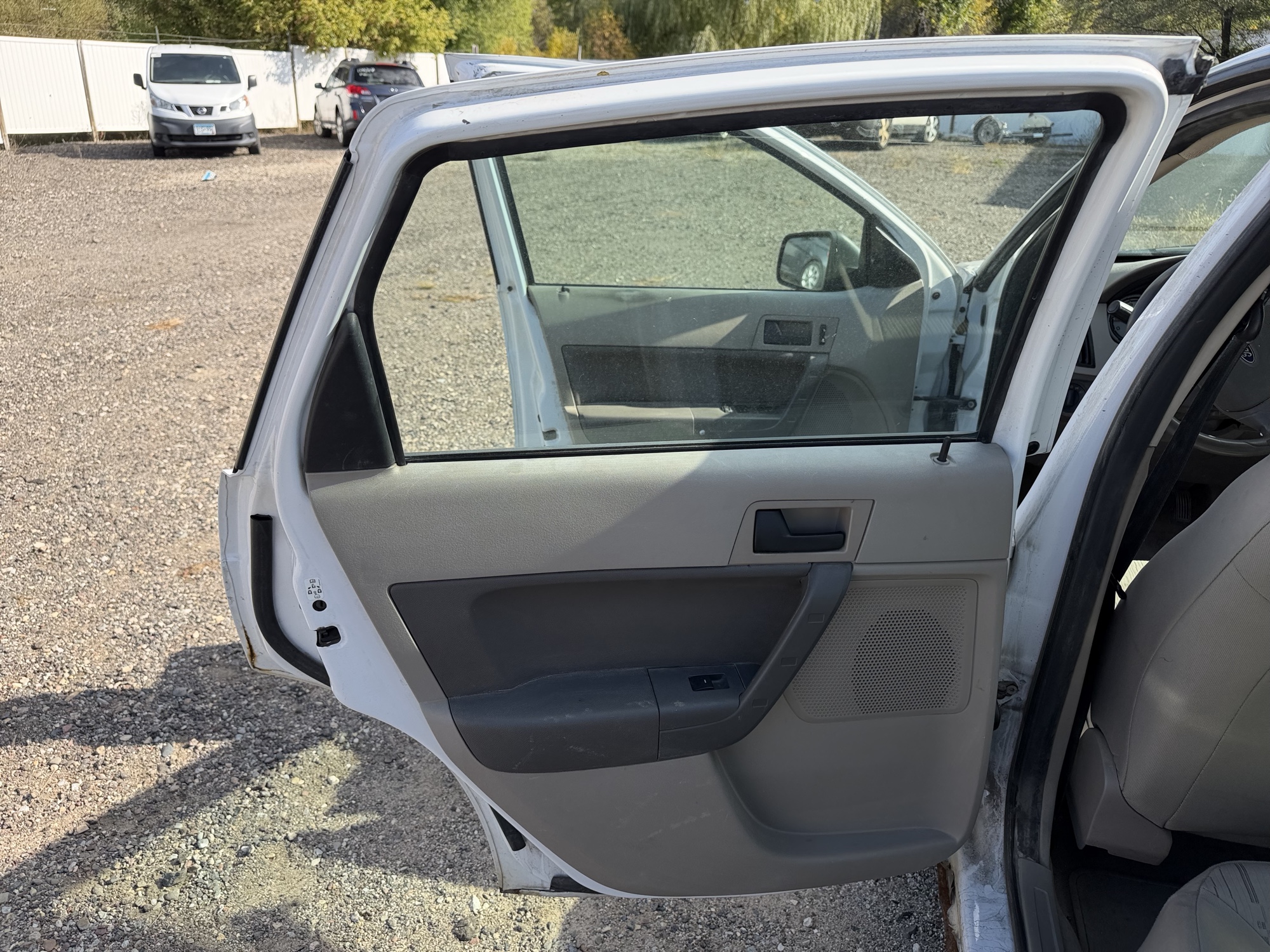 2008 ford focus ses-sedan with 288350 miles for sale near Elk River, Minnesota 106610_25_drv_rear_door_panel.jpg