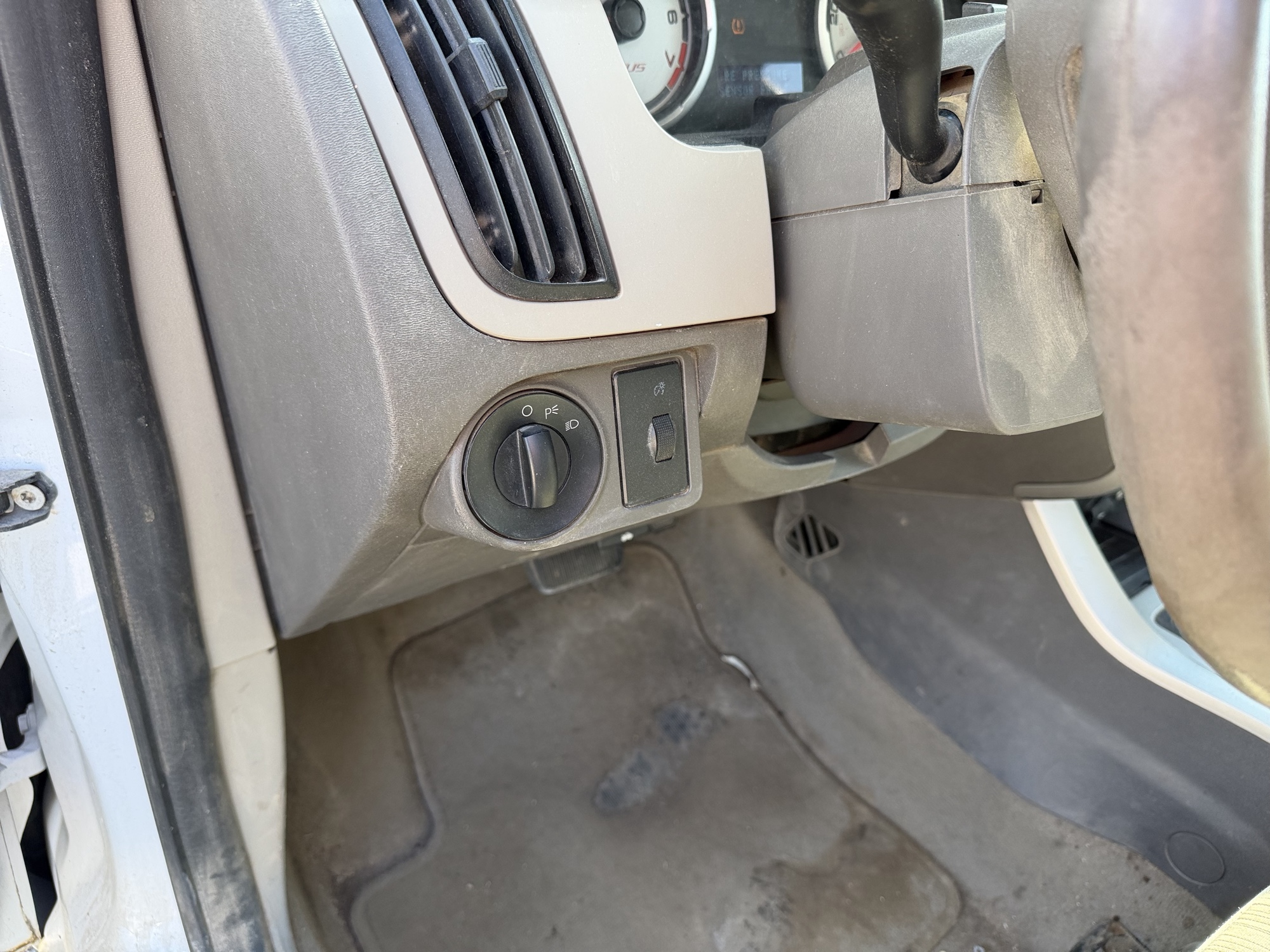 2008 ford focus ses-sedan with 288350 miles for sale near Elk River, Minnesota 106610_37_left_of_steering_wheel.jpg