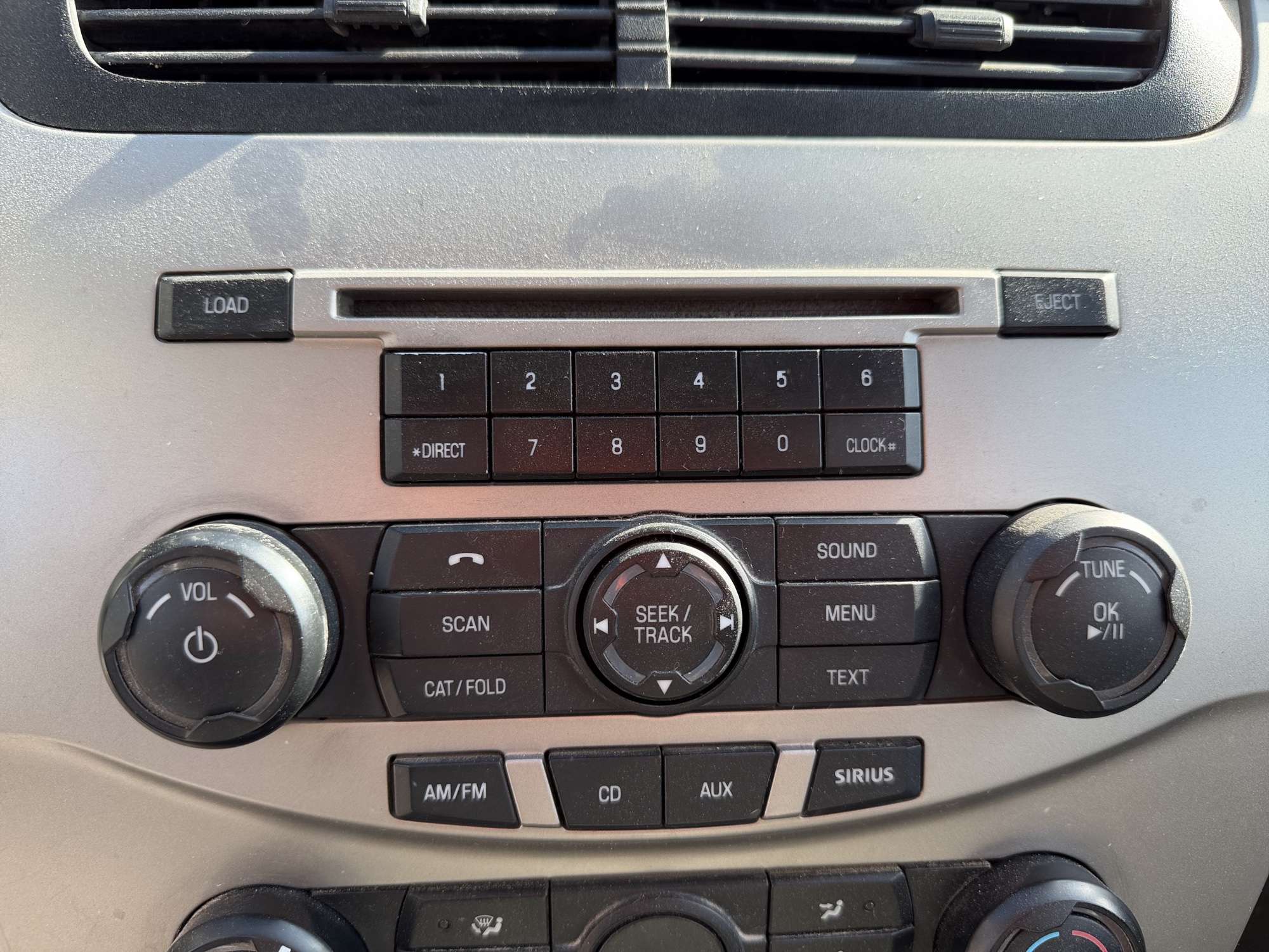 2008 ford focus ses-sedan with 288350 miles for sale near Elk River, Minnesota 106610_39_radio_closeup.jpg