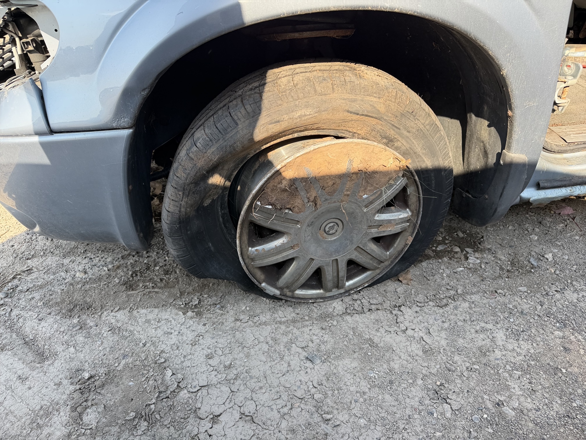 2005 dodge grand-caravan sxt for sale near Elk River, Minnesota 106611_12_drv_front_wheel.jpg