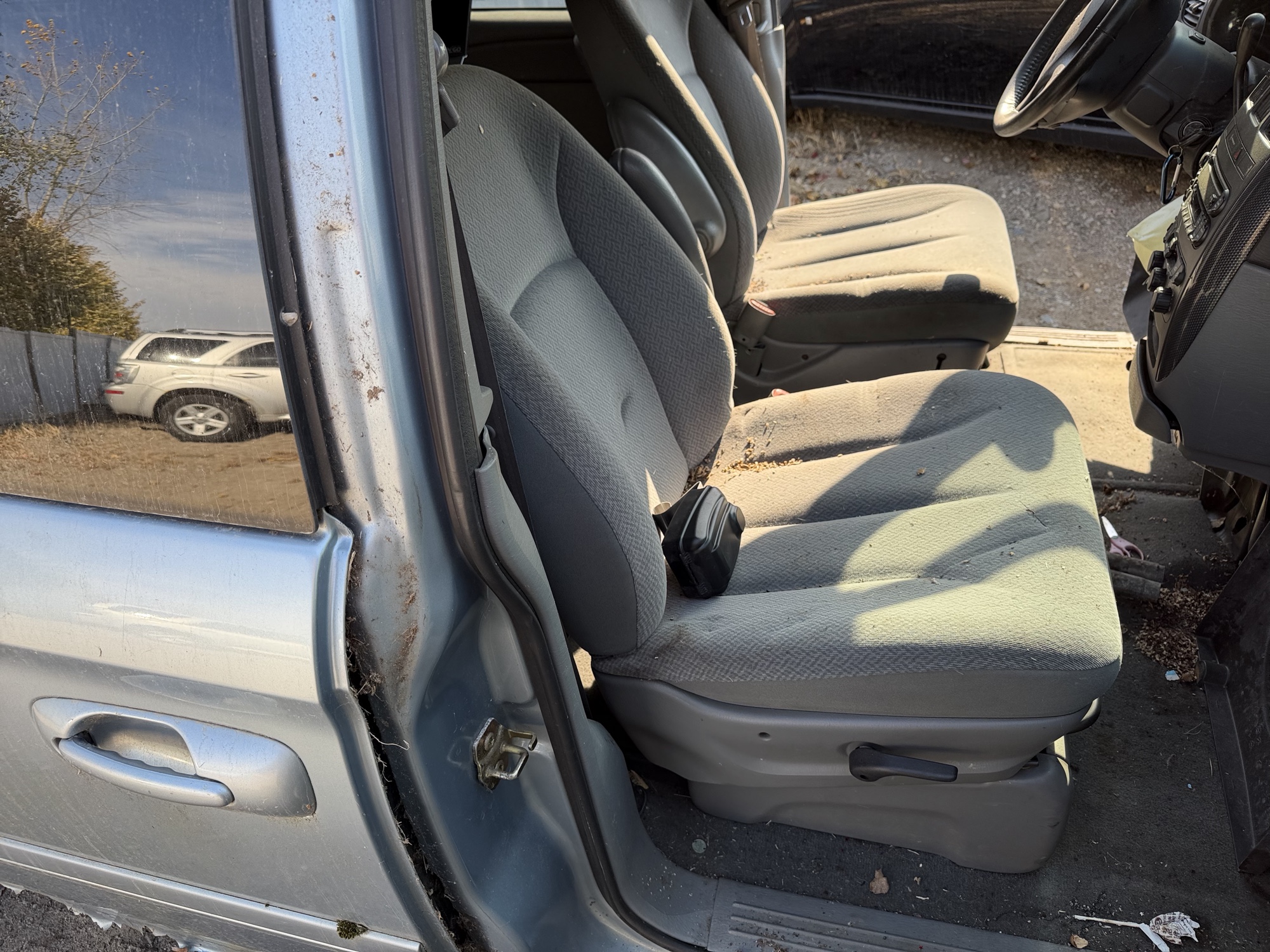 2005 dodge grand-caravan sxt for sale near Elk River, Minnesota 106611_31_passenger_seat.jpg