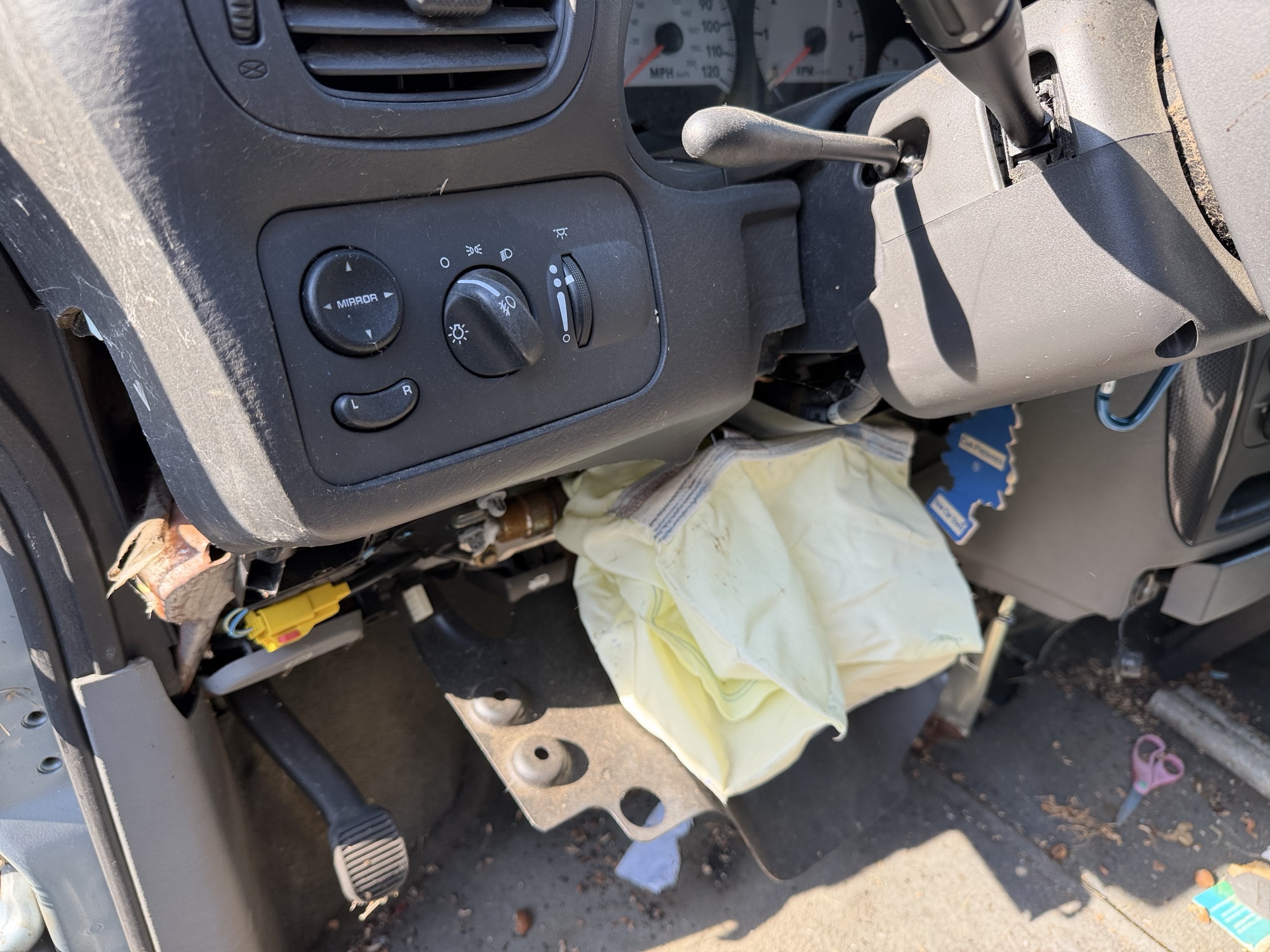 2005 dodge grand-caravan sxt for sale near Elk River, Minnesota 106611_37_left_of_steering_wheel.jpg
