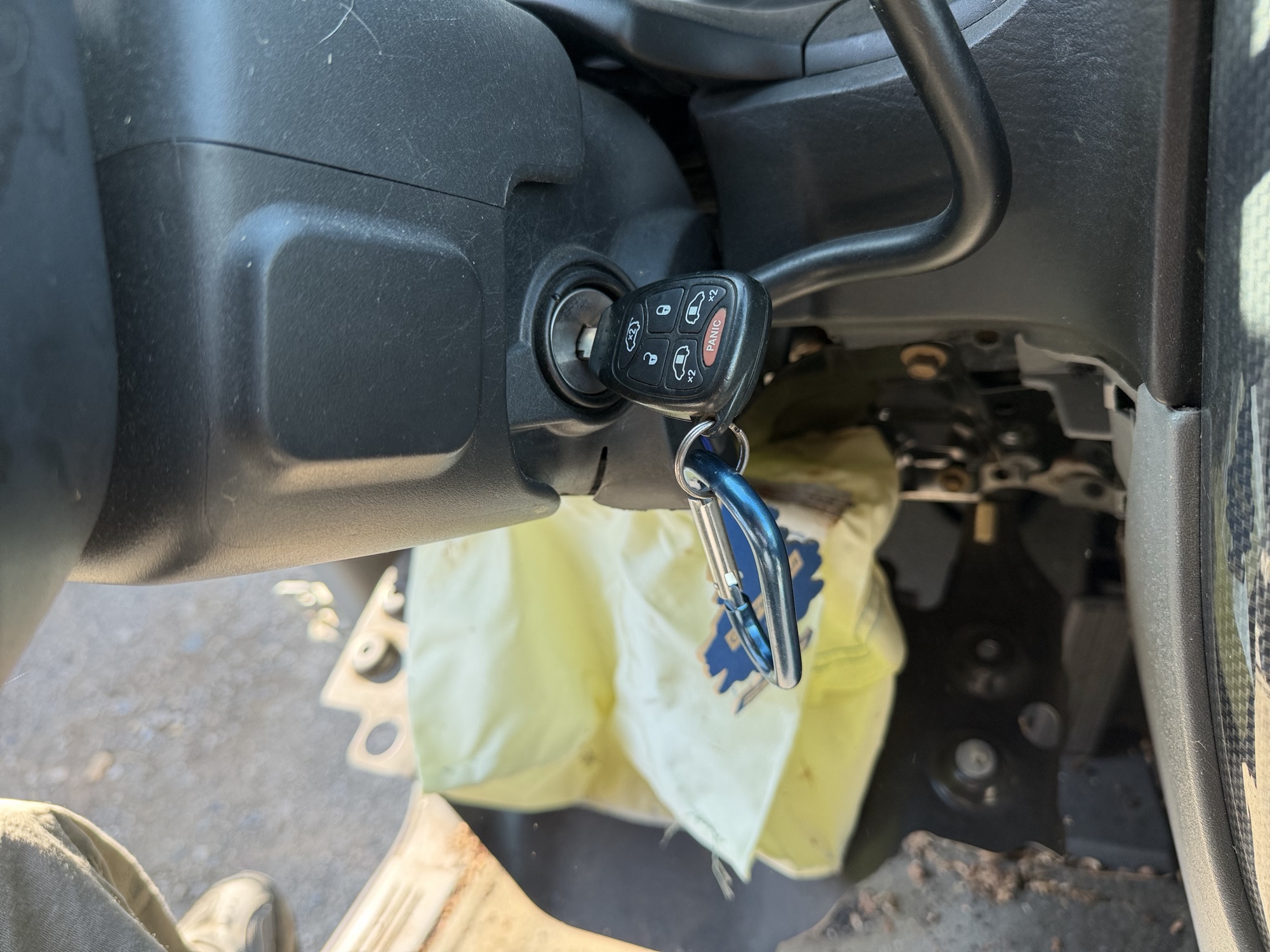 2005 dodge grand-caravan sxt for sale near Elk River, Minnesota 106611_51_keys.jpg
