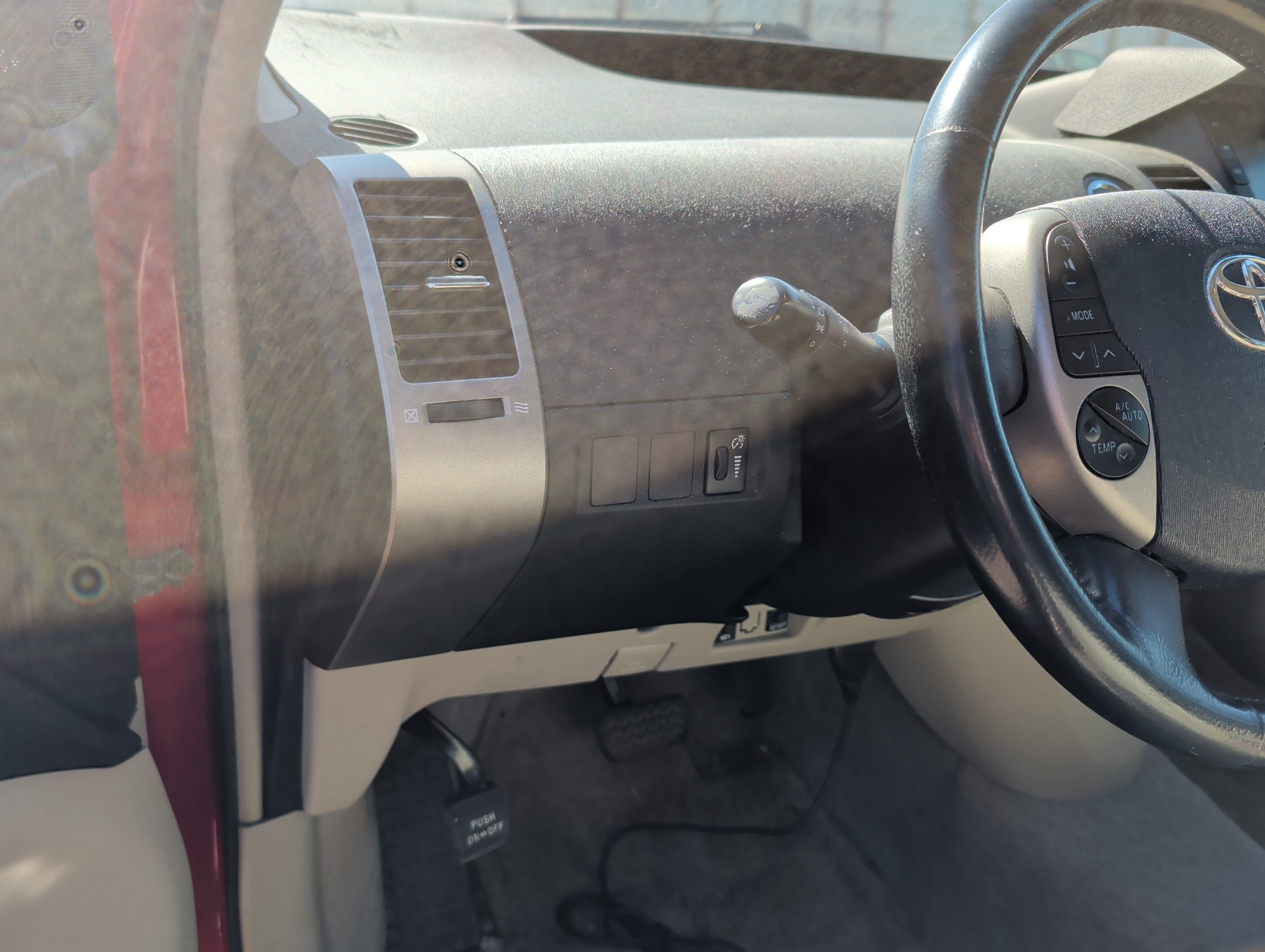 2009 toyota prius 4-door-liftback with 182239 miles for sale near Elk River, Minnesota 106613_37_left_of_steering_wheel.jpg