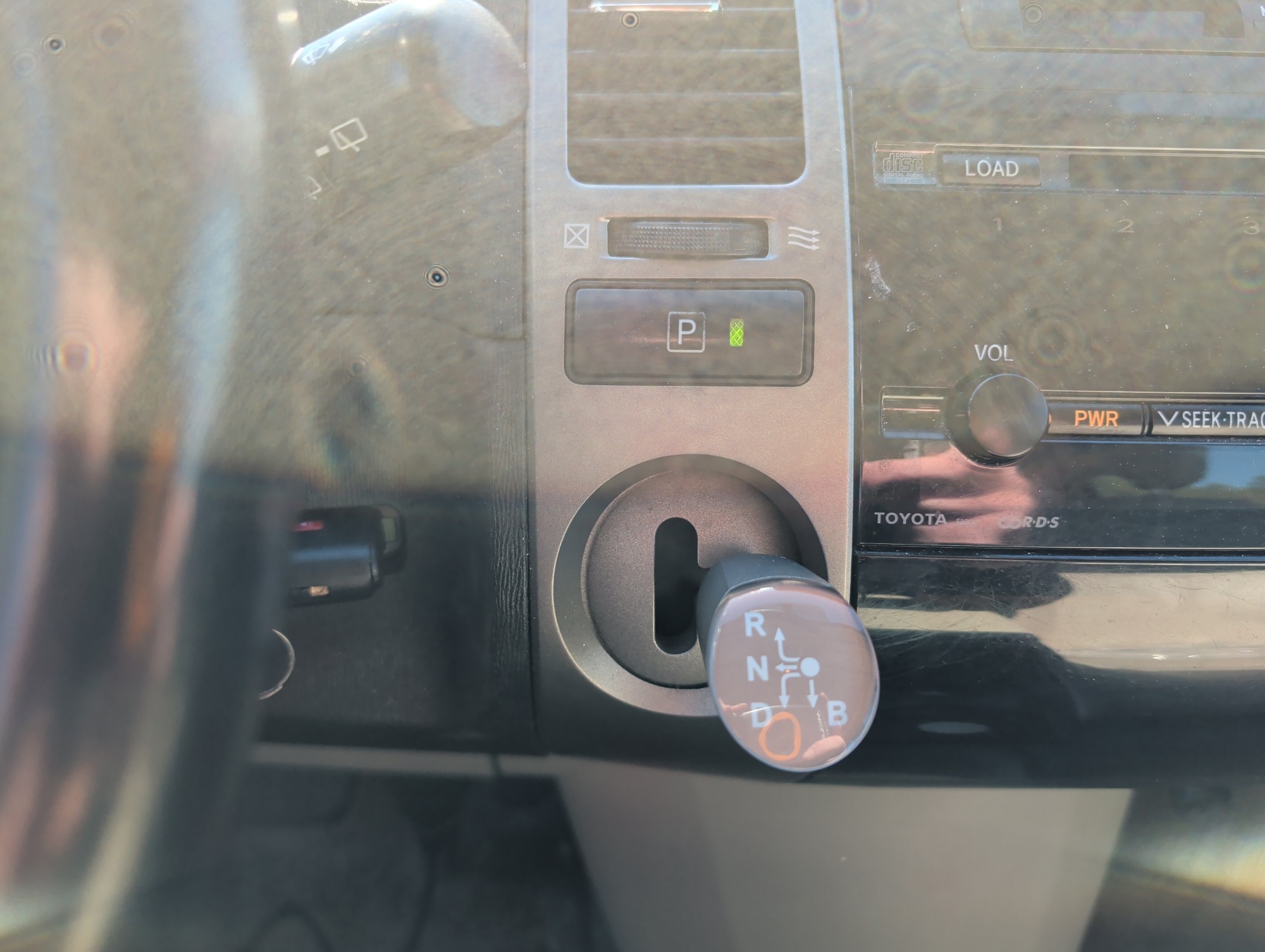 2009 toyota prius 4-door-liftback with 182239 miles for sale near Elk River, Minnesota 106613_41_shifter.jpg