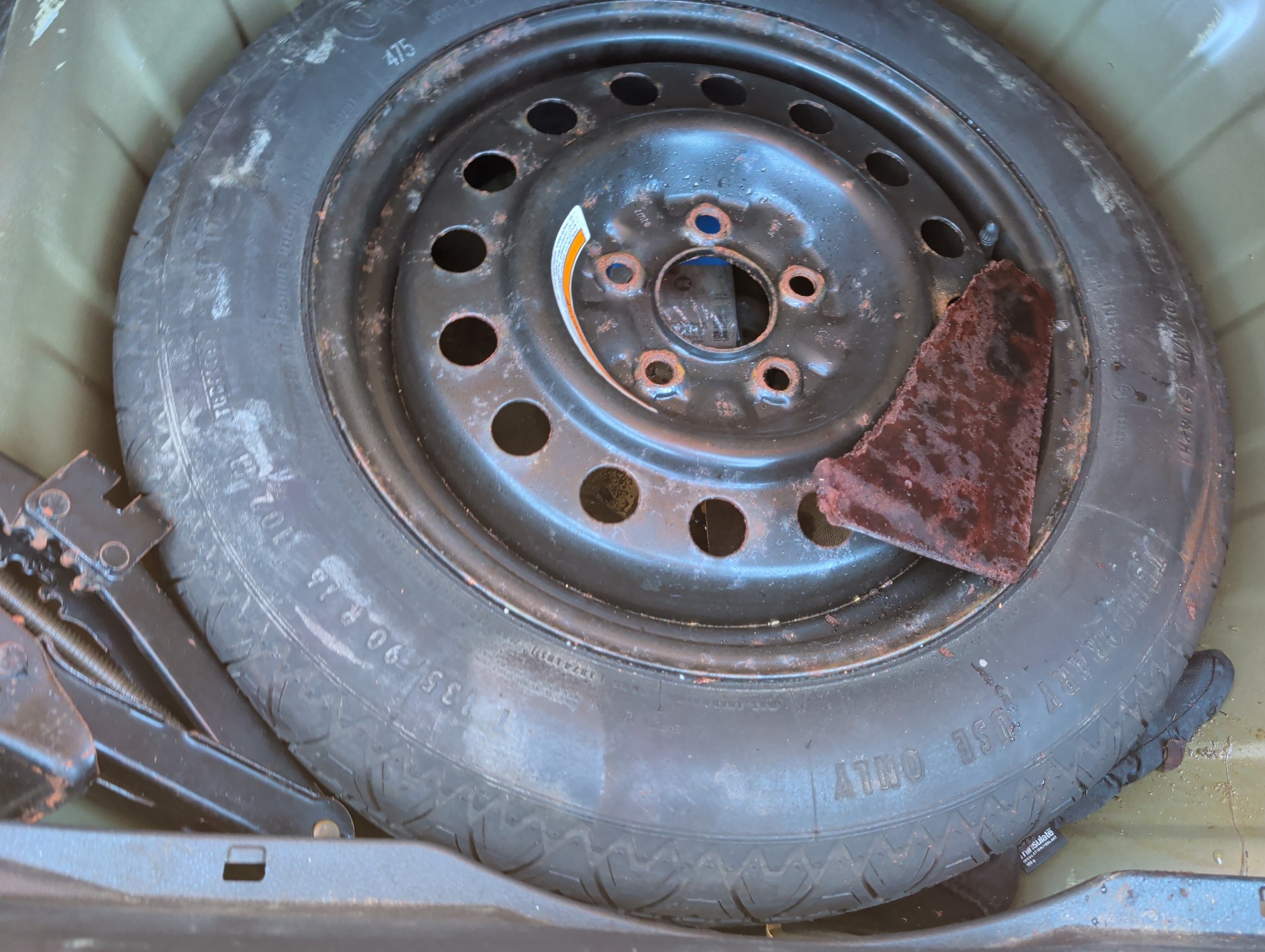 2008 nissan altima 2.5-s with 182605 miles for sale near Elk River, Minnesota 106614_27_spare_tire.jpg