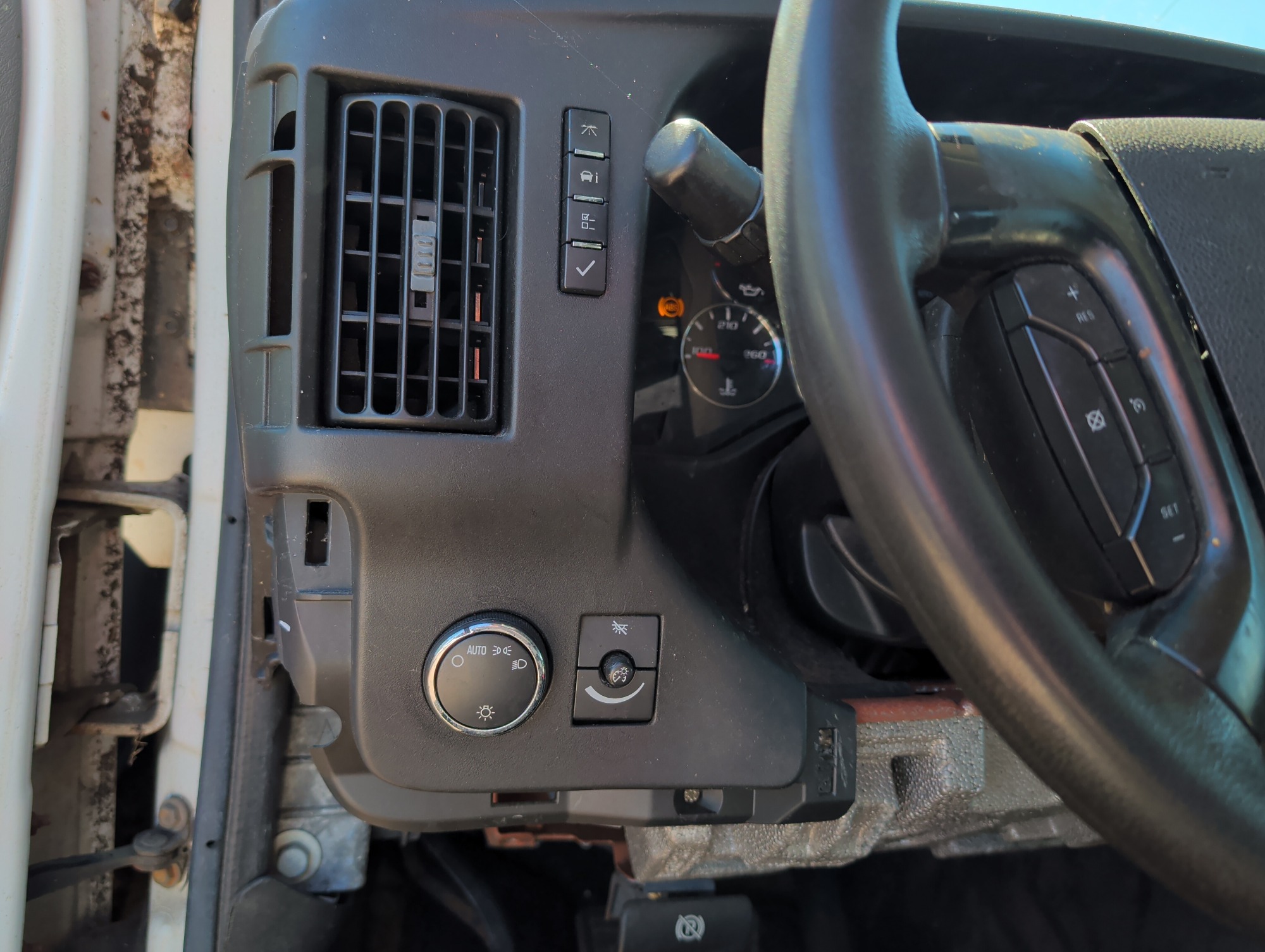 2008 chevrolet express ls-3500-extended with 167680 miles for sale near Elk River, Minnesota 106615_37_left_of_steering_wheel.jpg