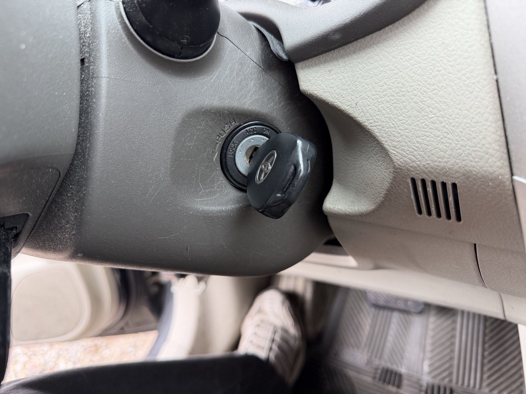 2010 toyota corolla le-4-speed-at with 170238 miles for sale near Elk River, Minnesota 106616_51_keys.jpg