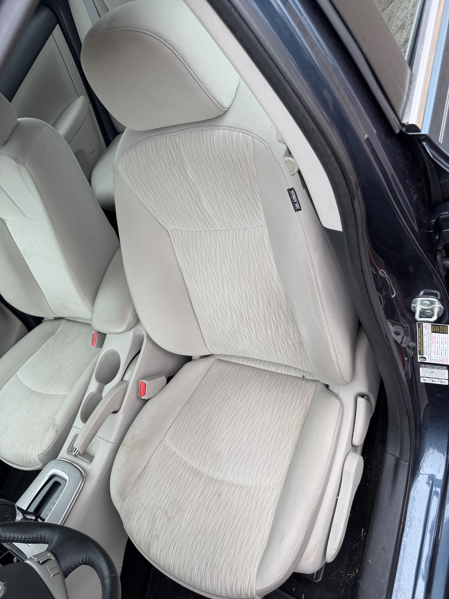 2015 nissan sentra s-6mt with 70790 miles for sale near St. Louis, Missouri 106617_22_driver_seat.jpg