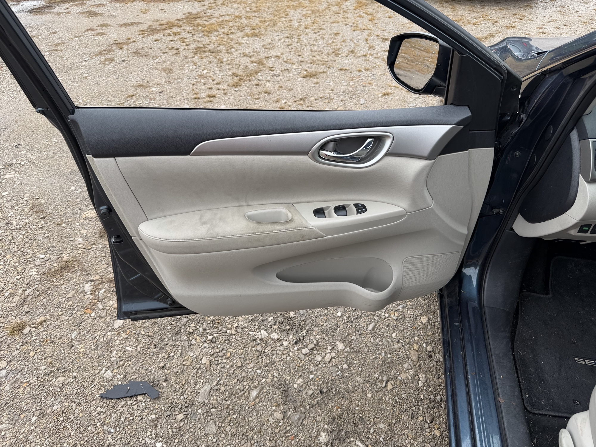 2015 nissan sentra s-6mt with 70790 miles for sale near St. Louis, Missouri 106617_23_driver_door_panel.jpg