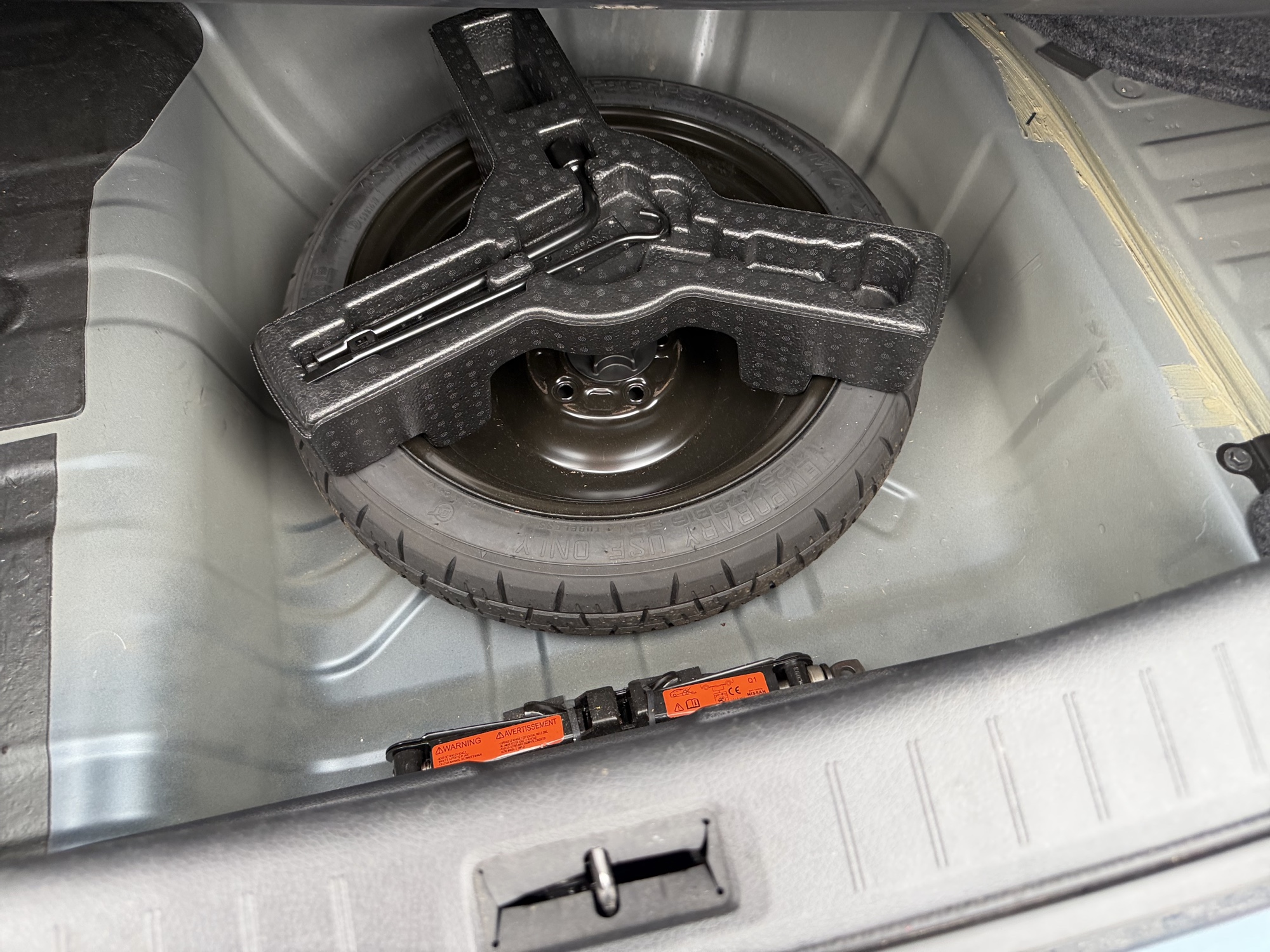 2015 nissan sentra s-6mt with 70790 miles for sale near St. Louis, Missouri 106617_27_spare_tire.jpg