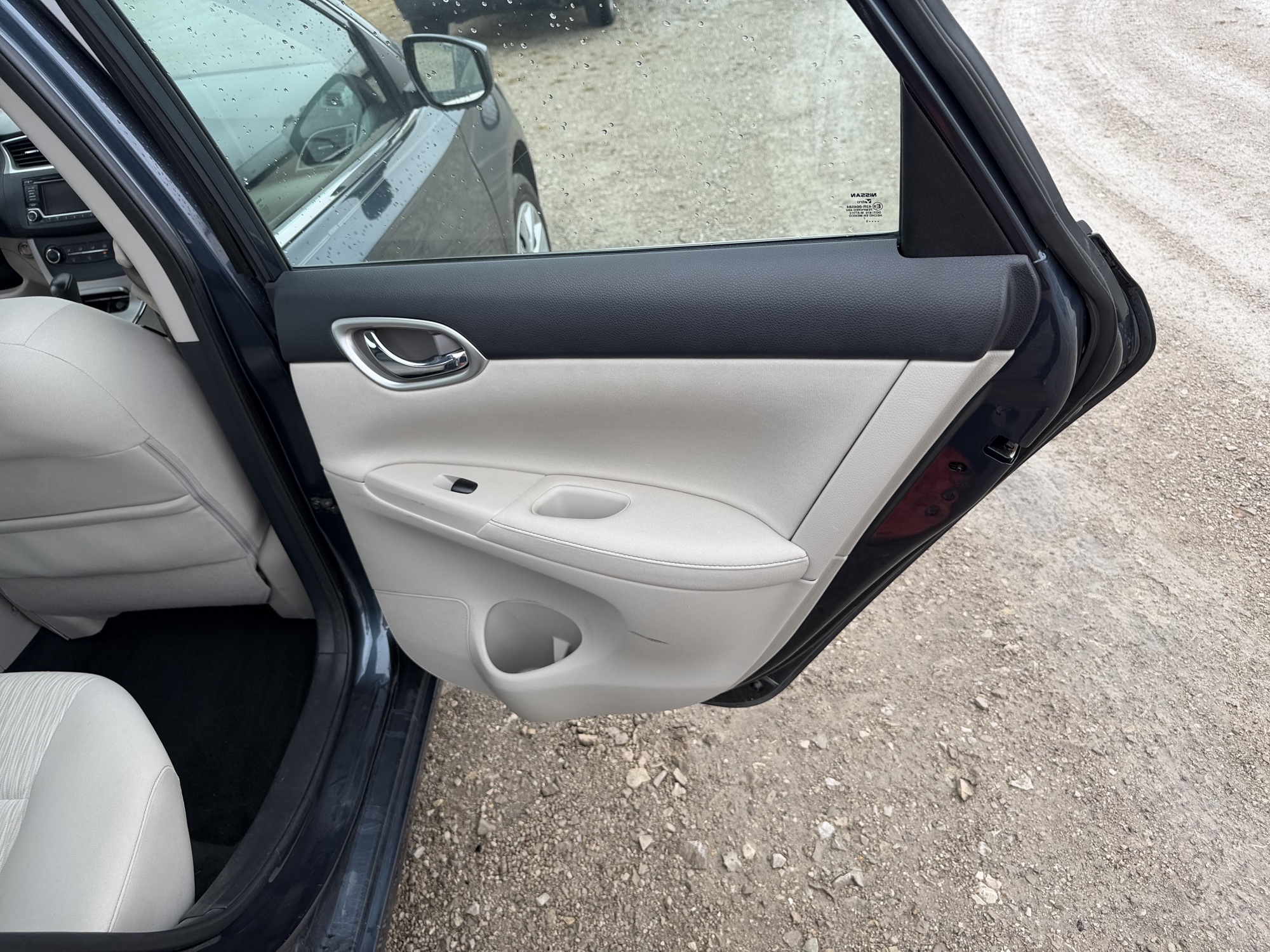 2015 nissan sentra s-6mt with 70790 miles for sale near St. Louis, Missouri 106617_30_pass_rear_door_panel.jpg