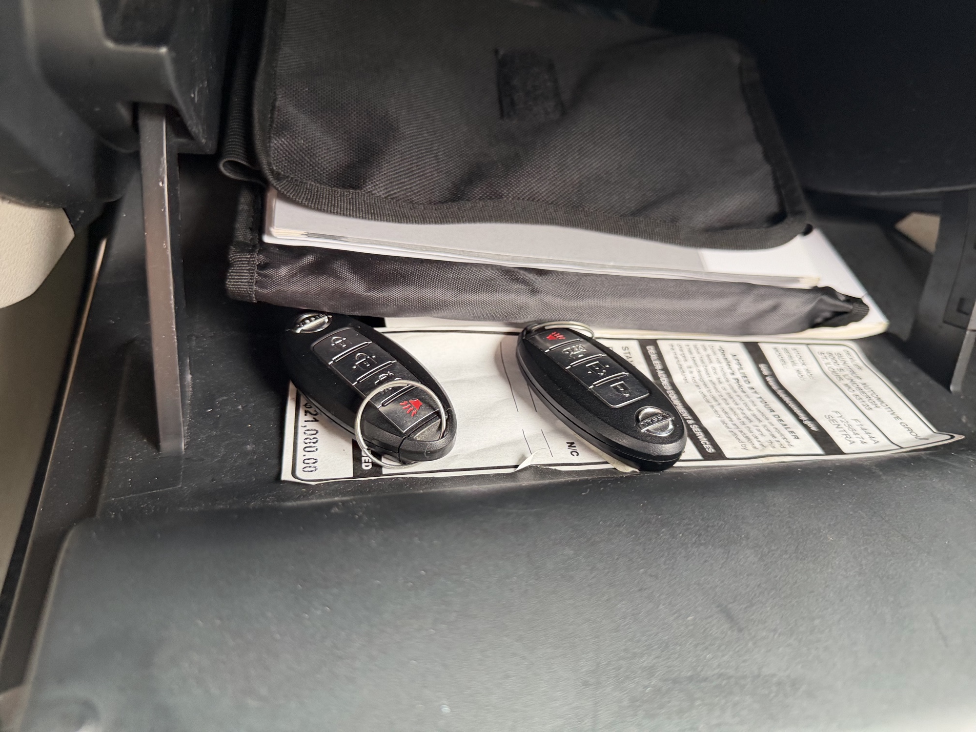 2015 nissan sentra s-6mt with 70790 miles for sale near St. Louis, Missouri 106617_51_keys.jpg