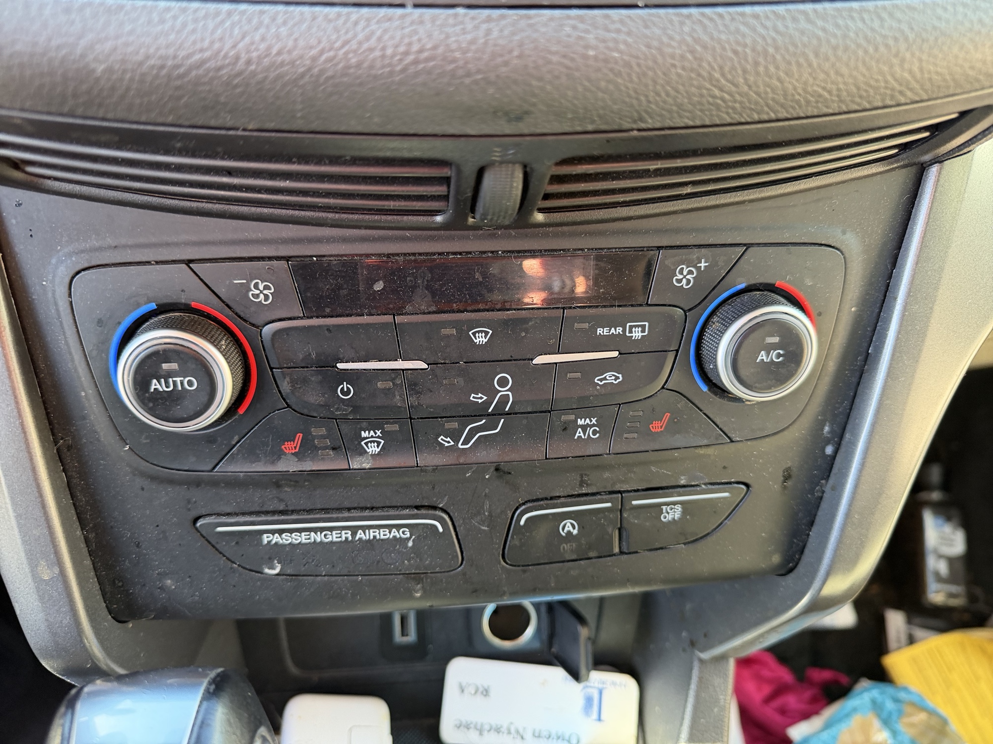 2018 ford escape sel-4wd with 133463 miles for sale near Elk River, Minnesota 106618_40_climate_control.jpg