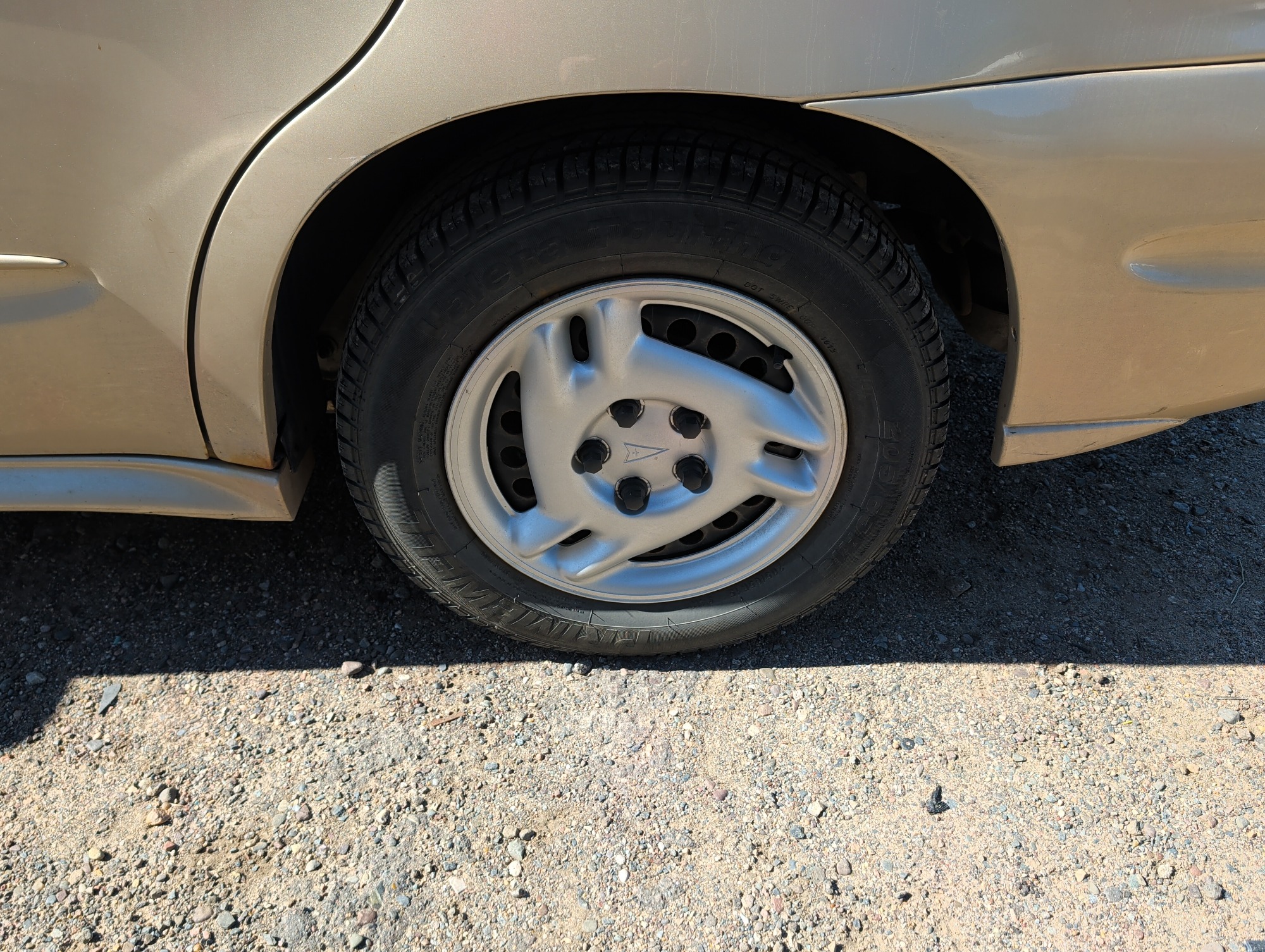 2004 pontiac grand-am se1-sedan with 91565 miles for sale near Elk River, Minnesota 106619_13_rear_drv_wheel.jpg