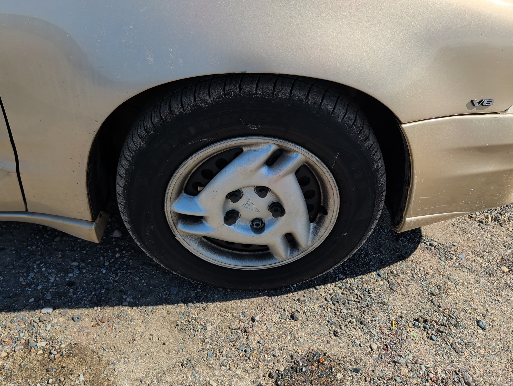 2004 pontiac grand-am se1-sedan with 91565 miles for sale near Elk River, Minnesota 106619_15_front_pass_wheel.jpg