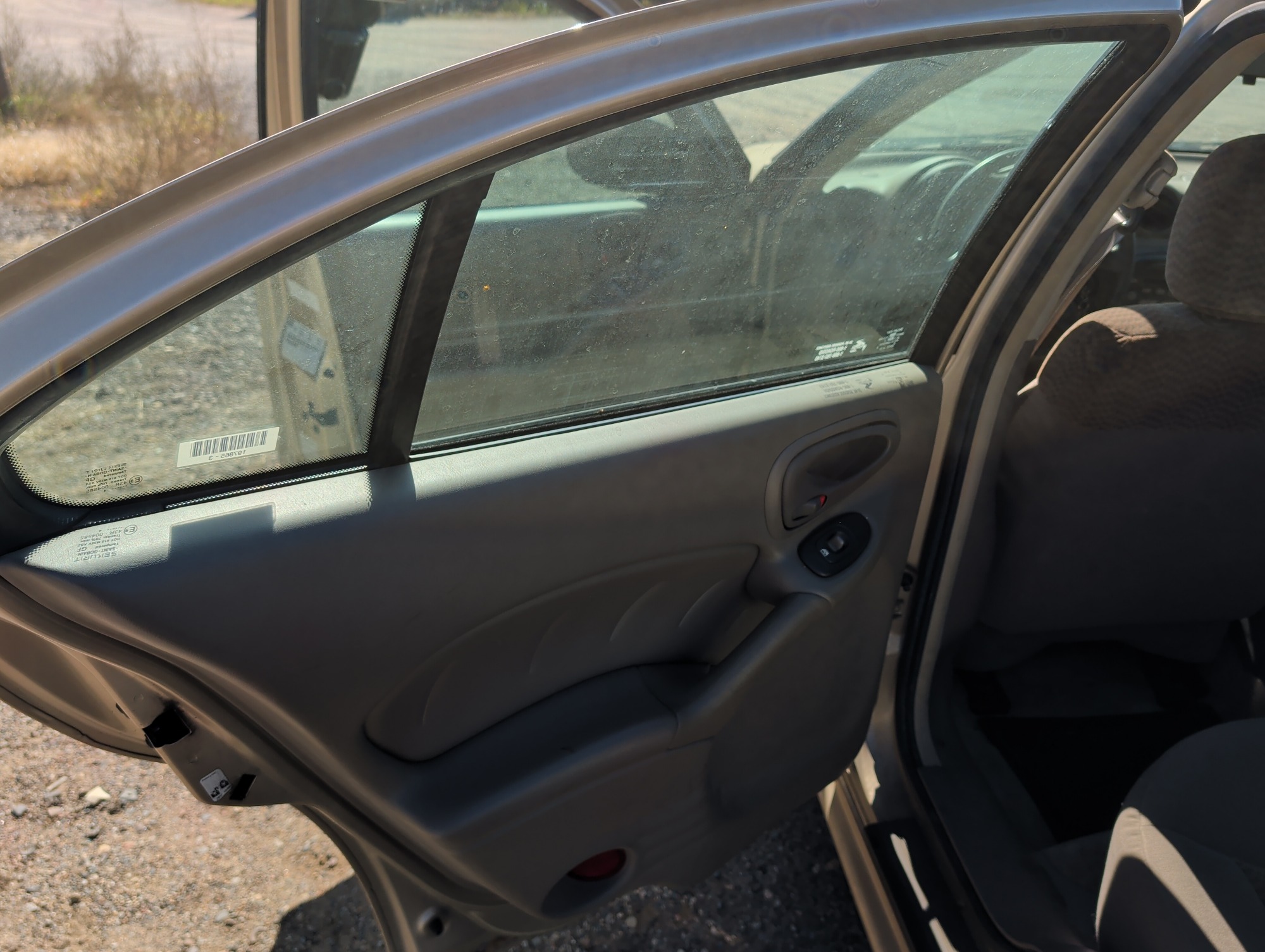 2004 pontiac grand-am se1-sedan with 91565 miles for sale near Elk River, Minnesota 106619_25_drv_rear_door_panel.jpg