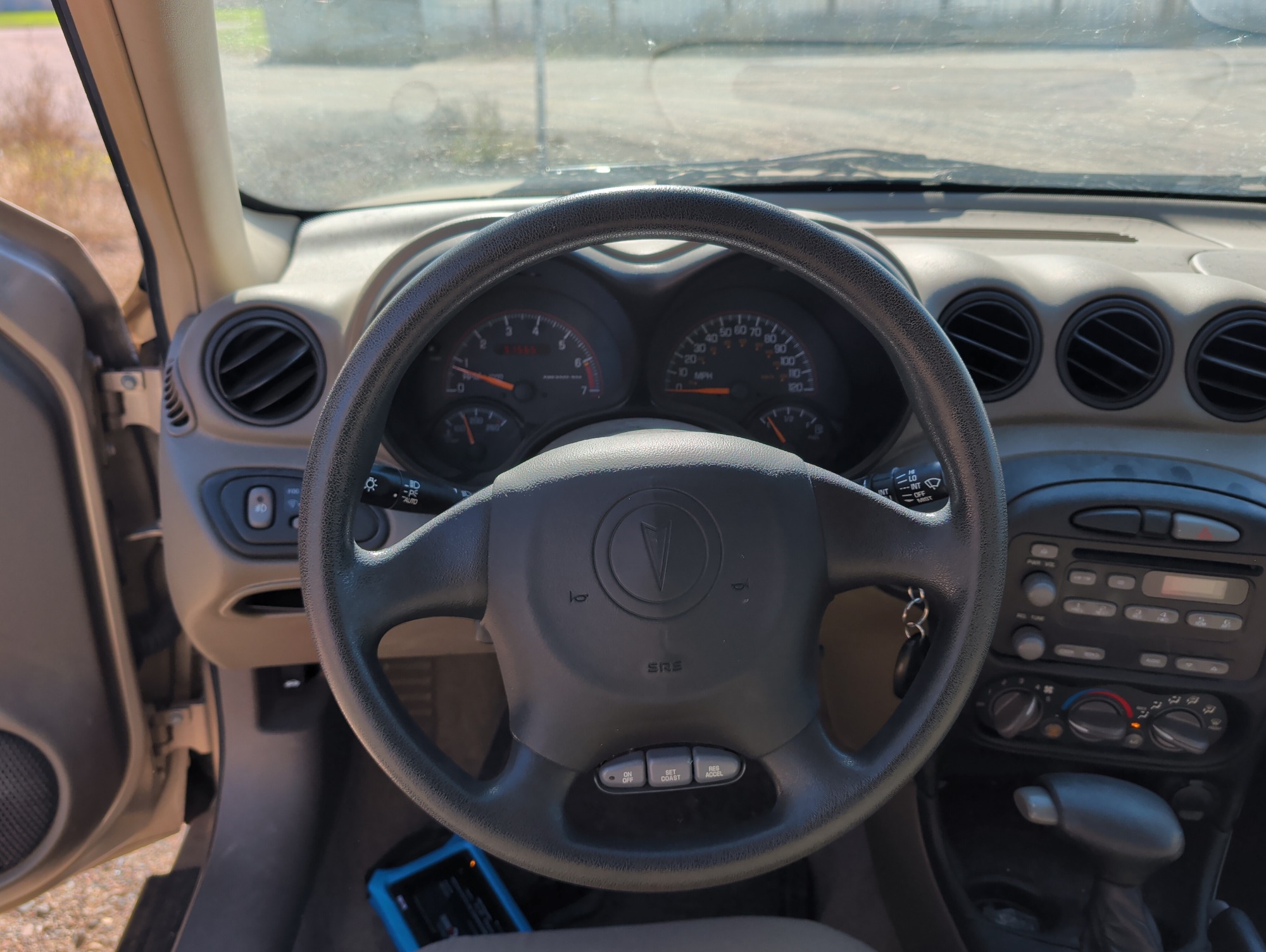 2004 pontiac grand-am se1-sedan with 91565 miles for sale near Elk River, Minnesota 106619_33_dash_from_driver.jpg