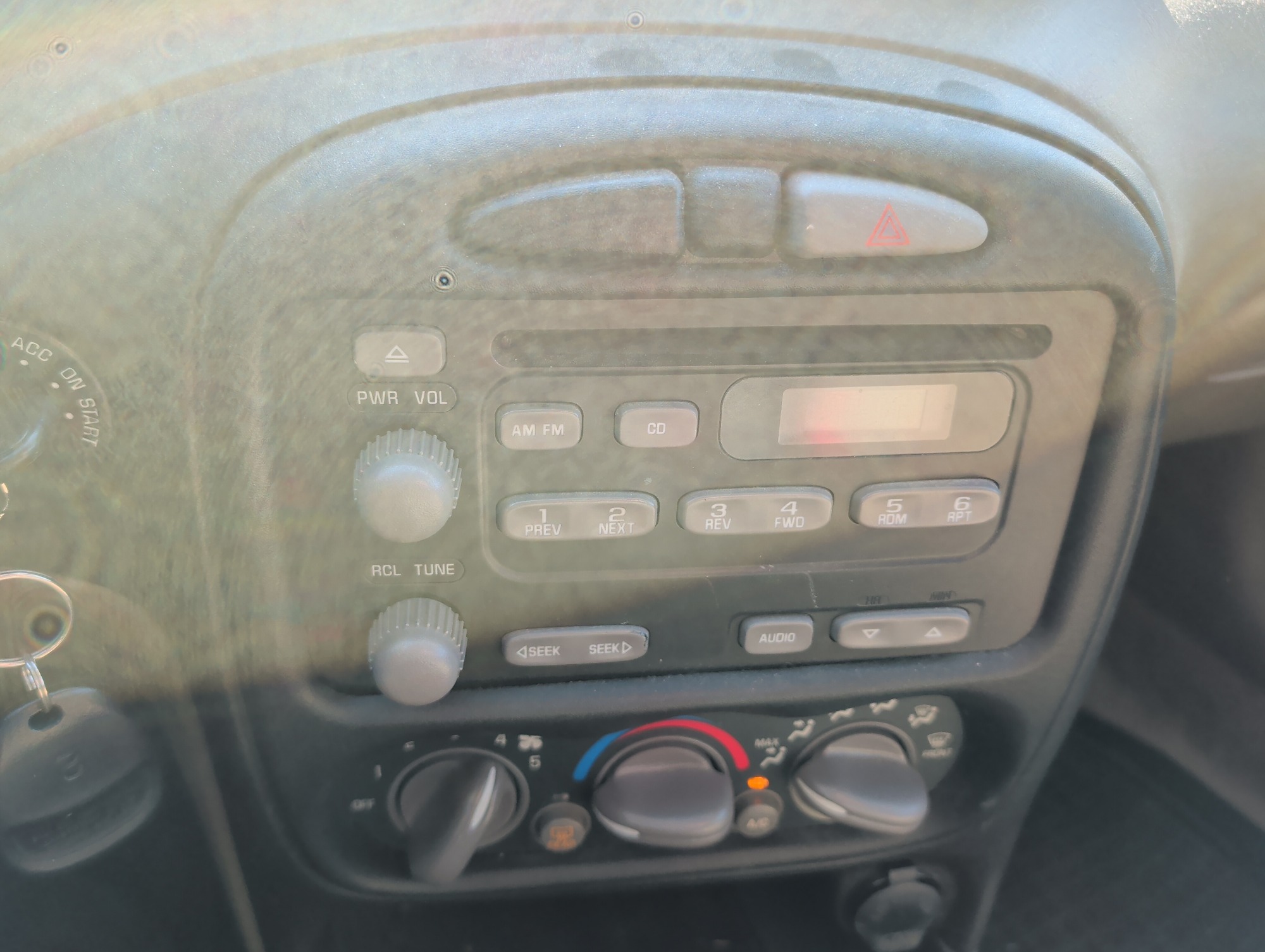 2004 pontiac grand-am se1-sedan with 91565 miles for sale near Elk River, Minnesota 106619_39_radio_closeup.jpg