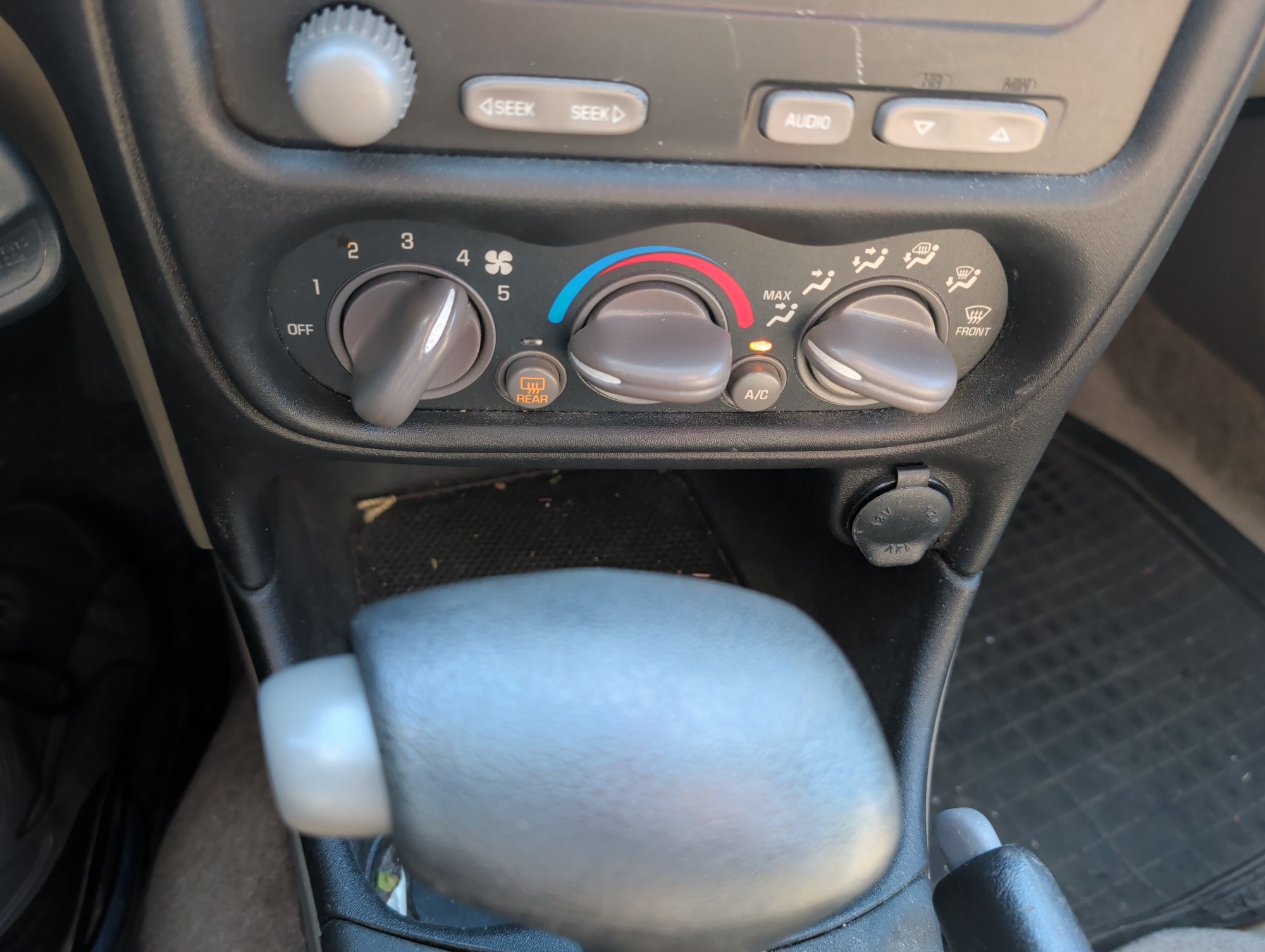 2004 pontiac grand-am se1-sedan with 91565 miles for sale near Elk River, Minnesota 106619_40_climate_control.jpg