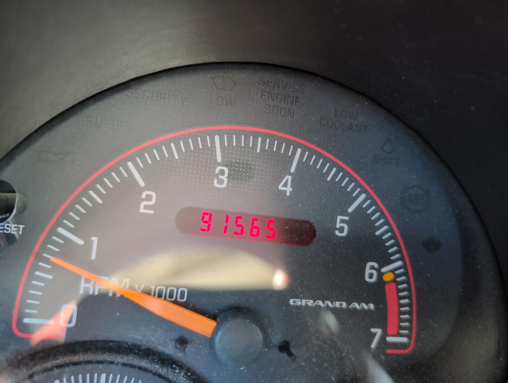 2004 pontiac grand-am se1-sedan with 91565 miles for sale near Elk River, Minnesota 106619_44_mileage_closeup.jpg