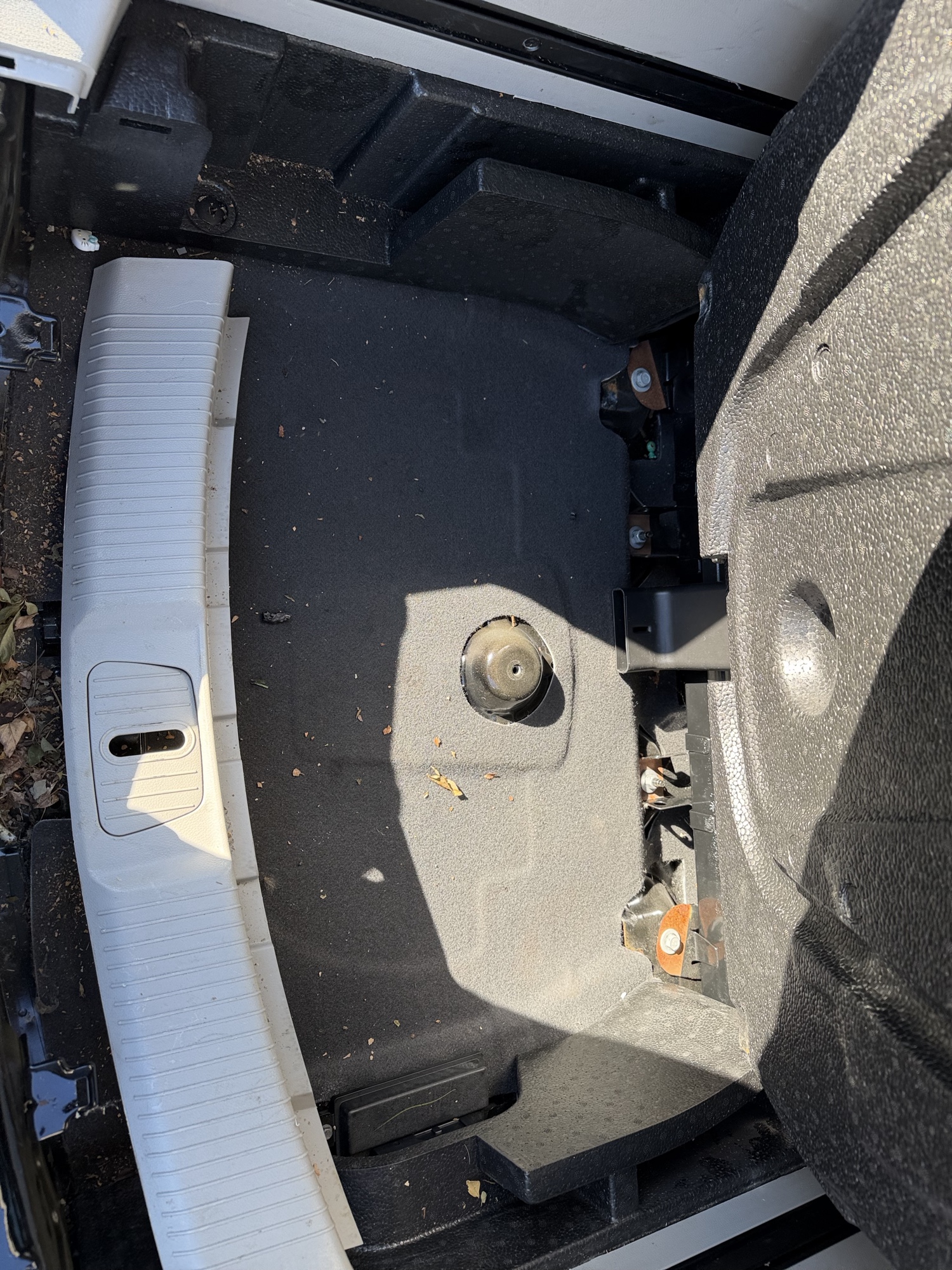 2009 saturn vue-green-line-hybrid fwd with 81619 miles for sale near Elk River, Minnesota 106620_27_spare_tire.jpg