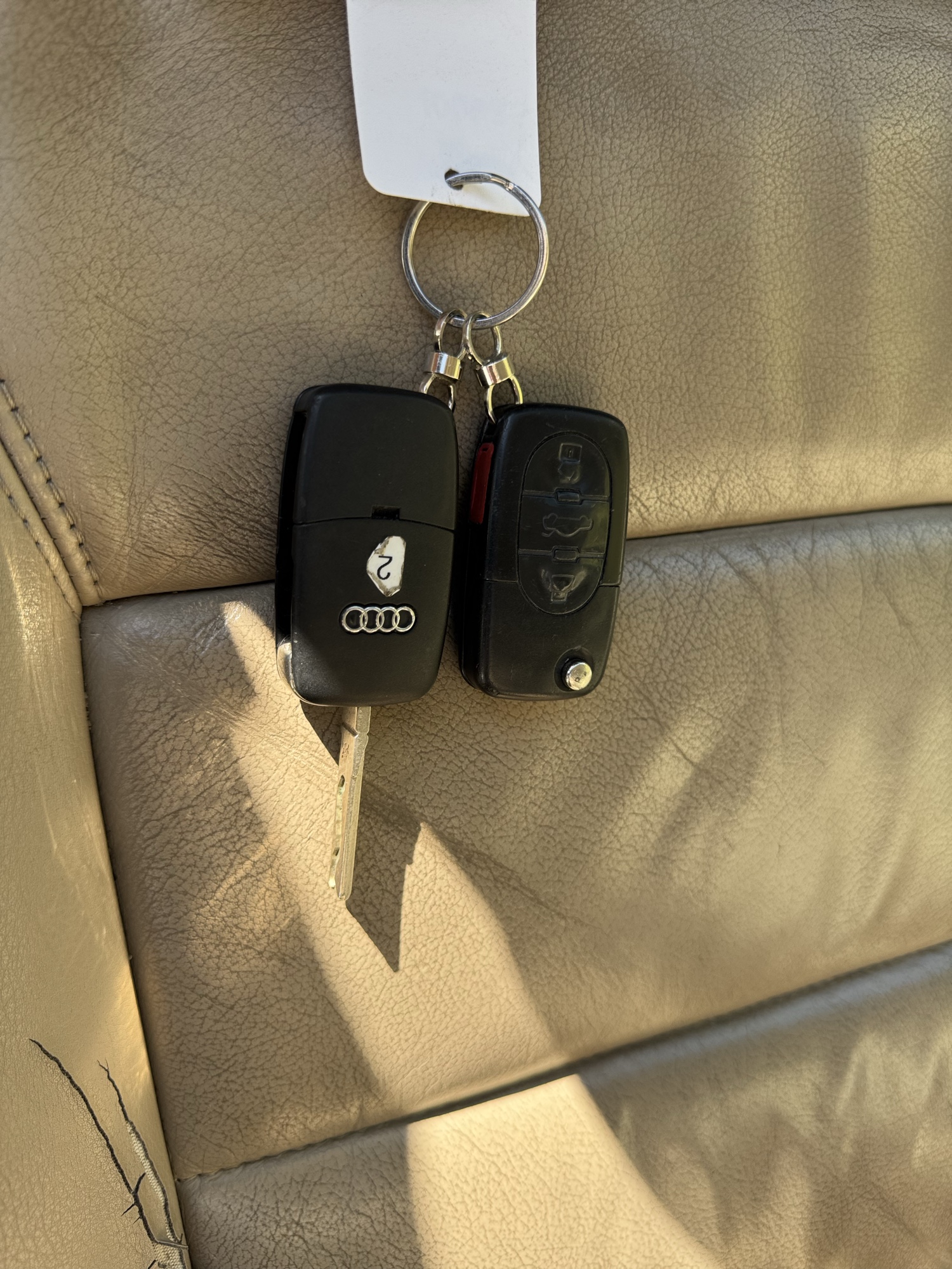 2003 audi a6 3.0-with-tiptronic with 127913 miles for sale near Elk River, Minnesota 106625_51_keys.jpg