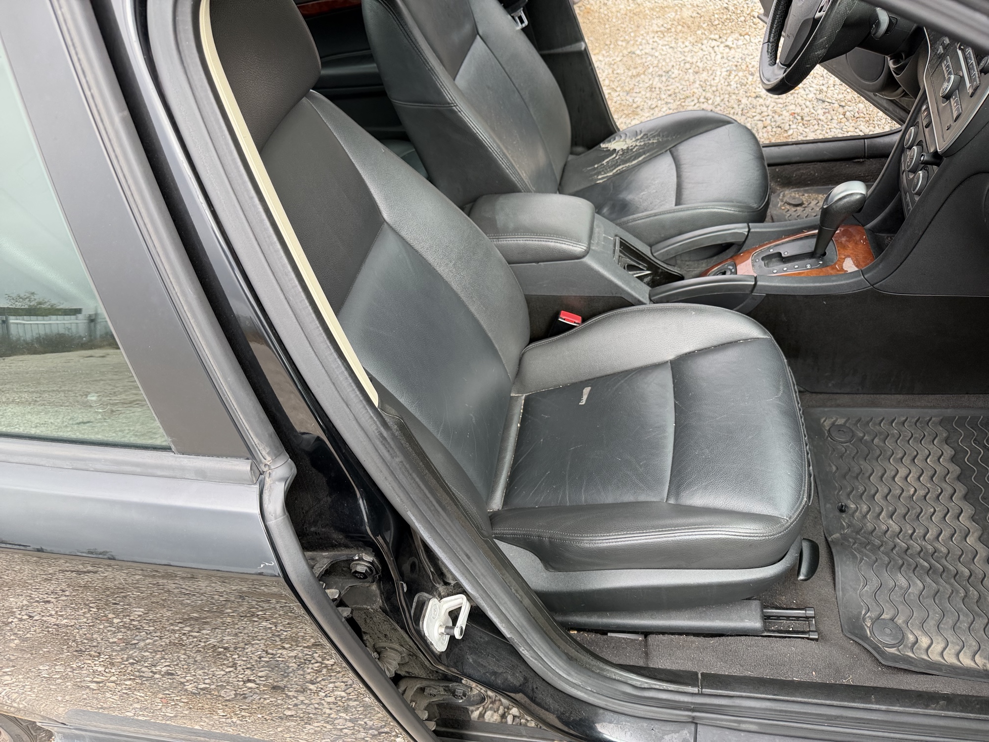2009 saab 9-3 2.0t-touring with 207829 miles for sale near Elk River, Minnesota 106626_31_passenger_seat.jpg