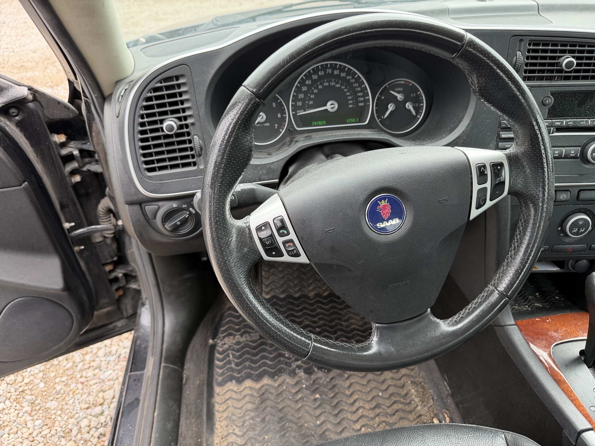 2009 saab 9-3 2.0t-touring with 207829 miles for sale near Elk River, Minnesota 106626_36_steering_wheel.jpg