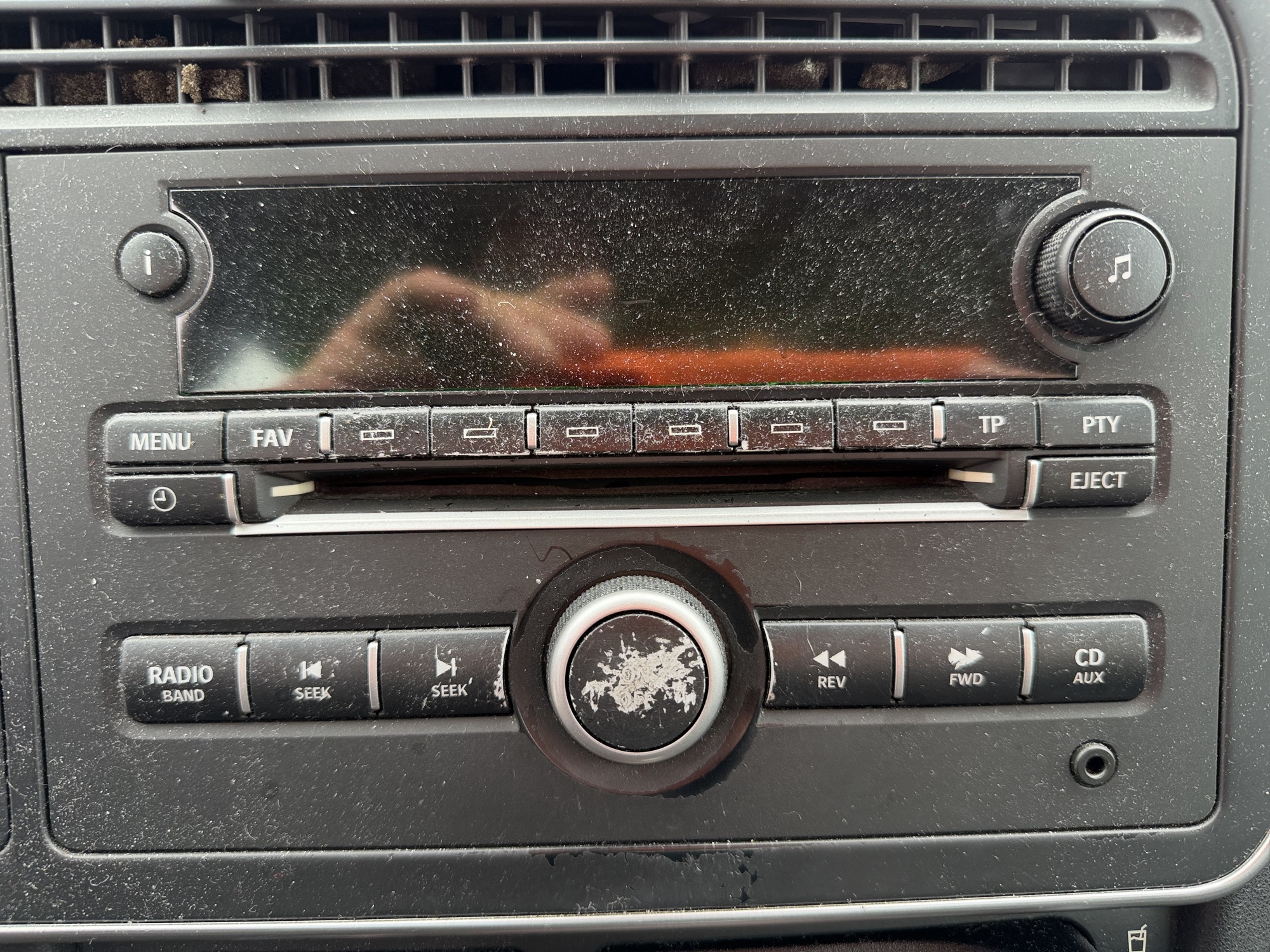 2009 saab 9-3 2.0t-touring with 207829 miles for sale near Elk River, Minnesota 106626_39_radio_closeup.jpg