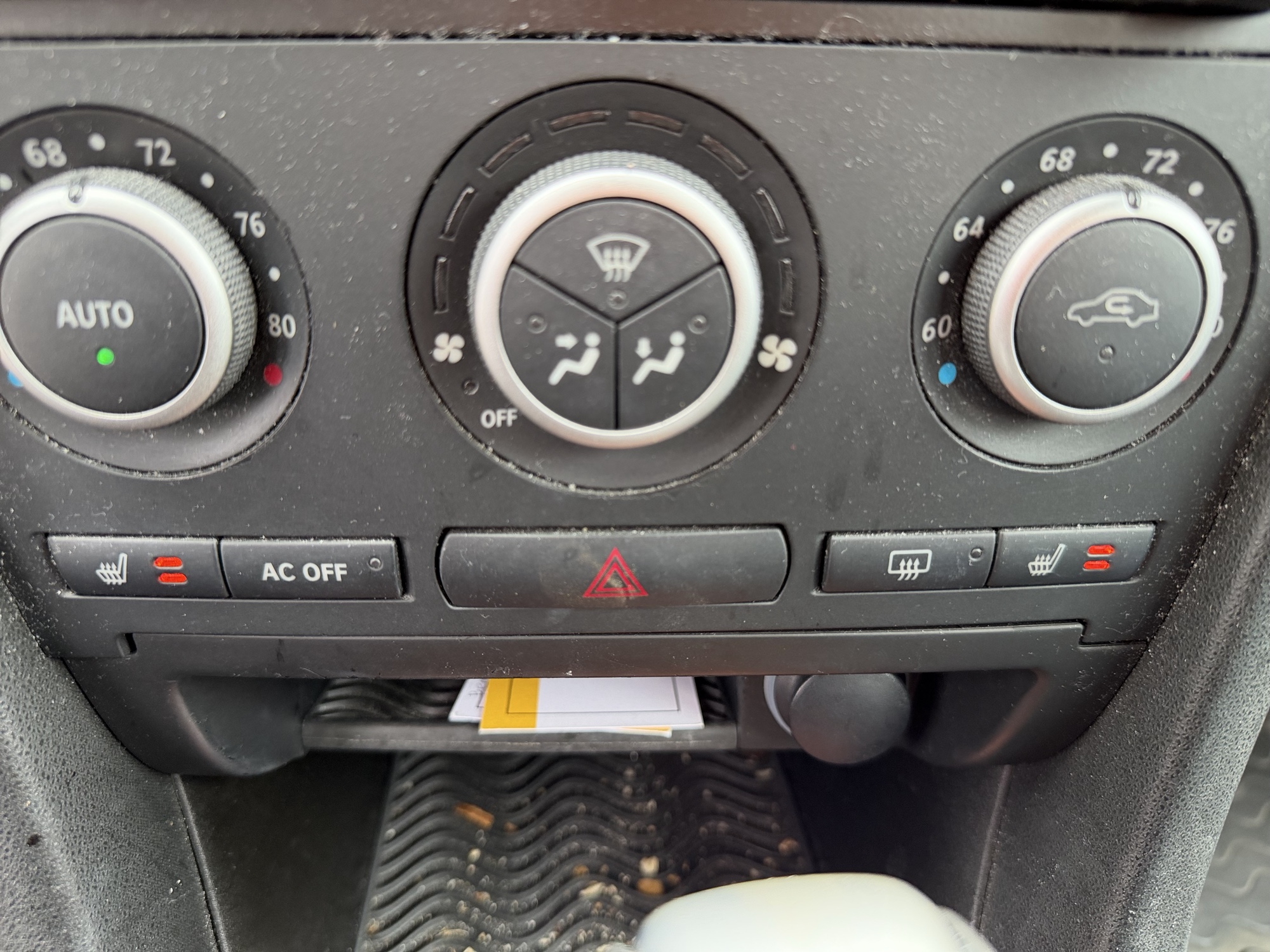 2009 saab 9-3 2.0t-touring with 207829 miles for sale near Elk River, Minnesota 106626_42_heated_seat_switches.jpg