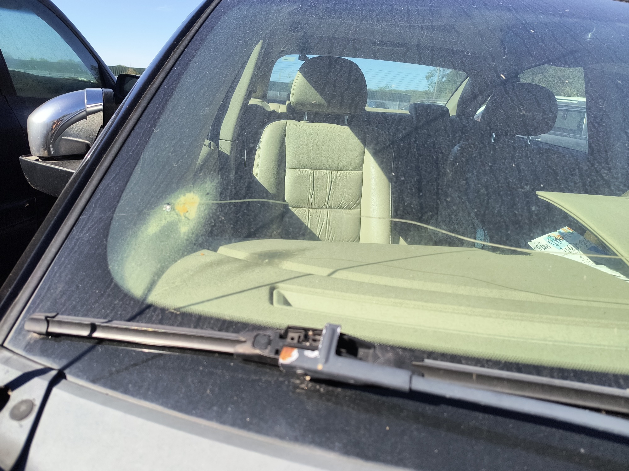 2005 ford five-hundred limited-awd for sale near Elk River, Minnesota 106629_09_front_windshield.jpg