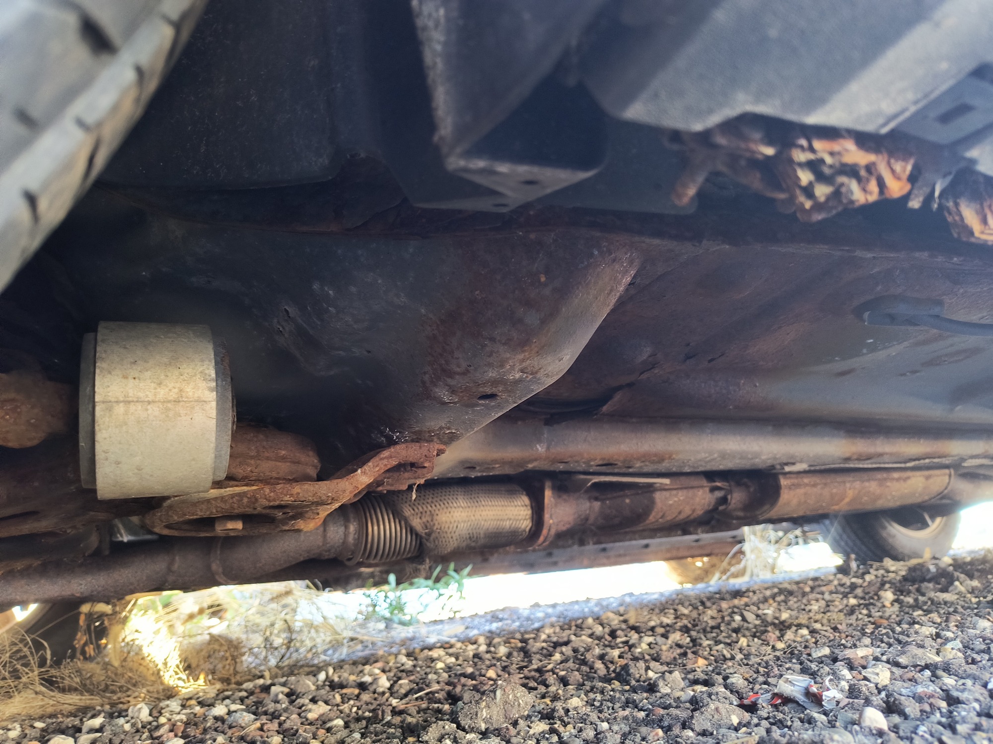 2005 ford five-hundred limited-awd for sale near Elk River, Minnesota 106629_17_undercar_drv_side.jpg
