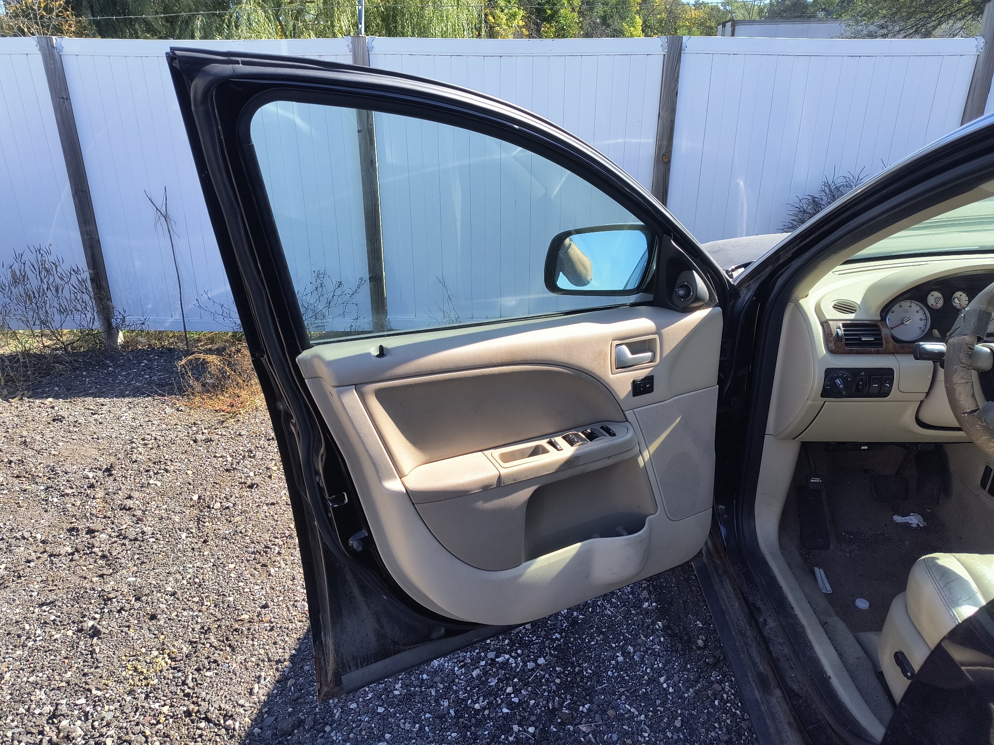 2005 ford five-hundred limited-awd for sale near Elk River, Minnesota 106629_23_driver_door_panel.jpg