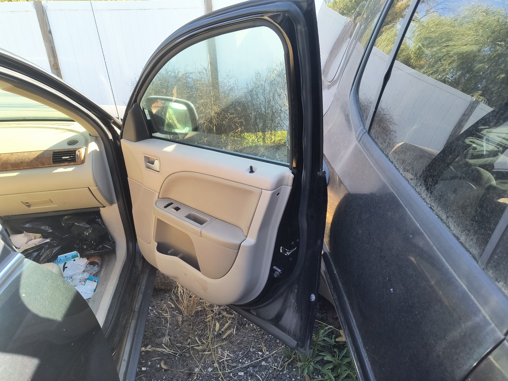 2005 ford five-hundred limited-awd for sale near Elk River, Minnesota 106629_32_passenger_door_panel.jpg