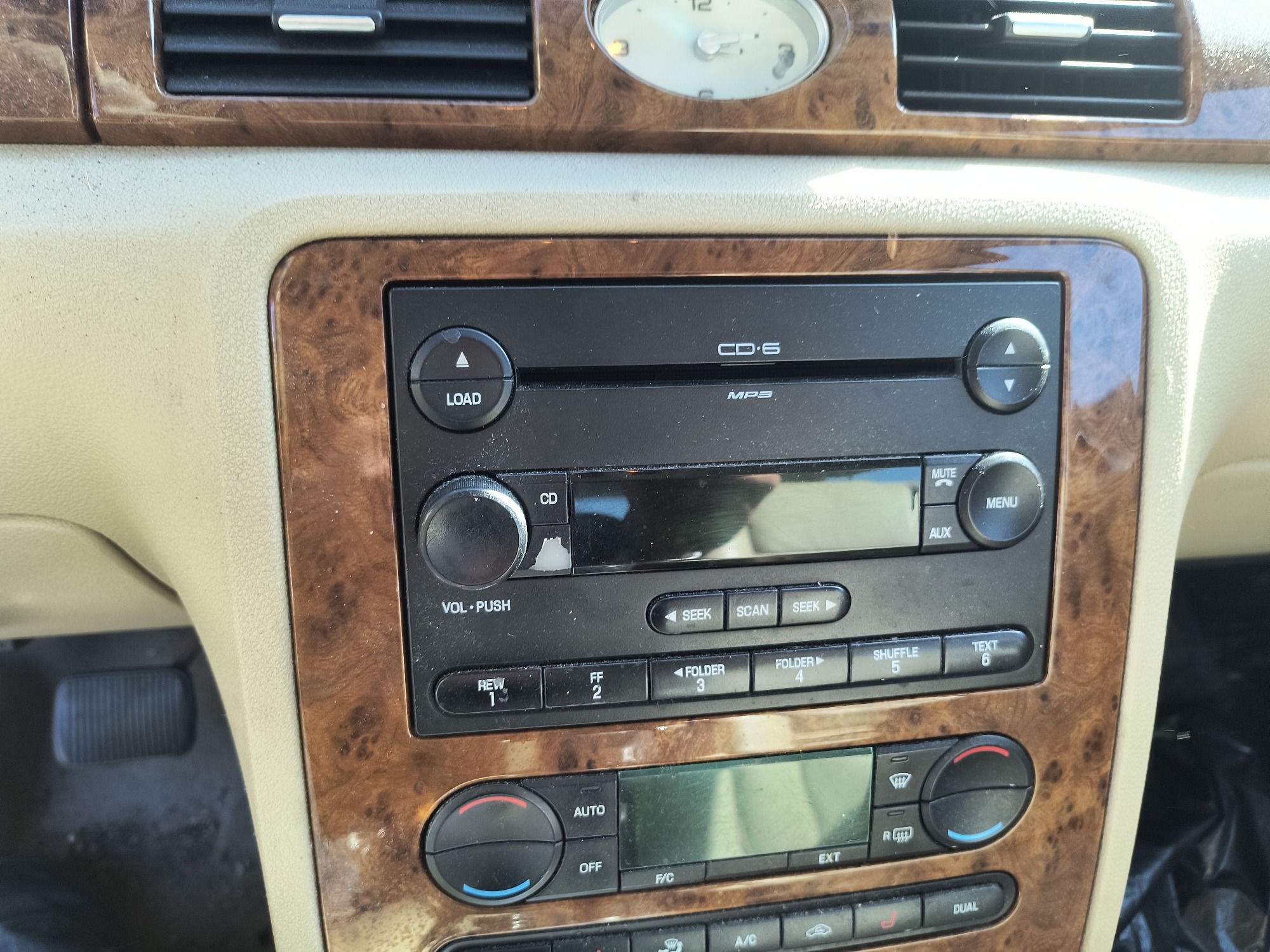 2005 ford five-hundred limited-awd for sale near Elk River, Minnesota 106629_39_radio_closeup.jpg
