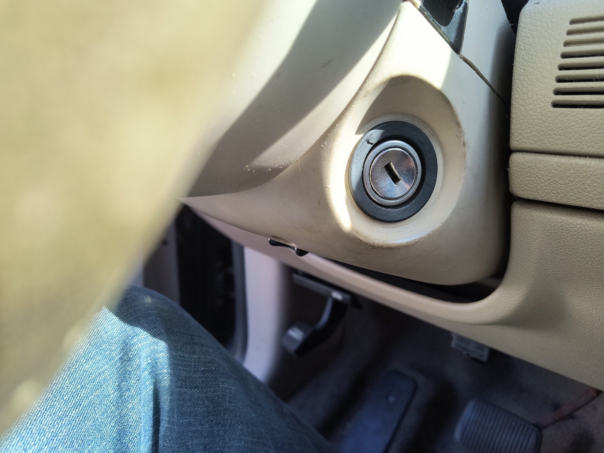 2005 ford five-hundred limited-awd for sale near Elk River, Minnesota 106629_44_mileage_closeup.jpg