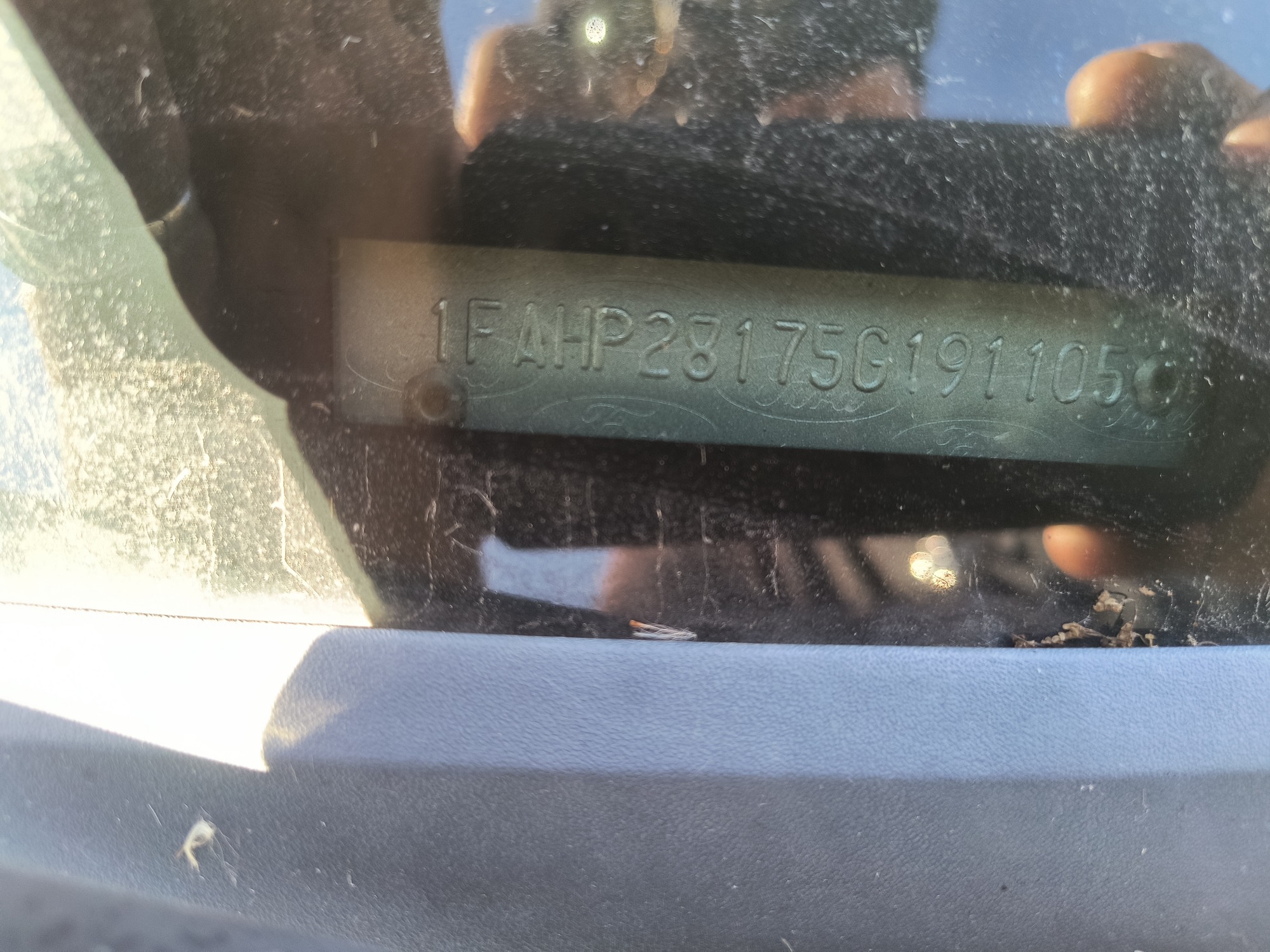 2005 ford five-hundred limited-awd for sale near Elk River, Minnesota 106629_48_windshield_vin_plate.jpg